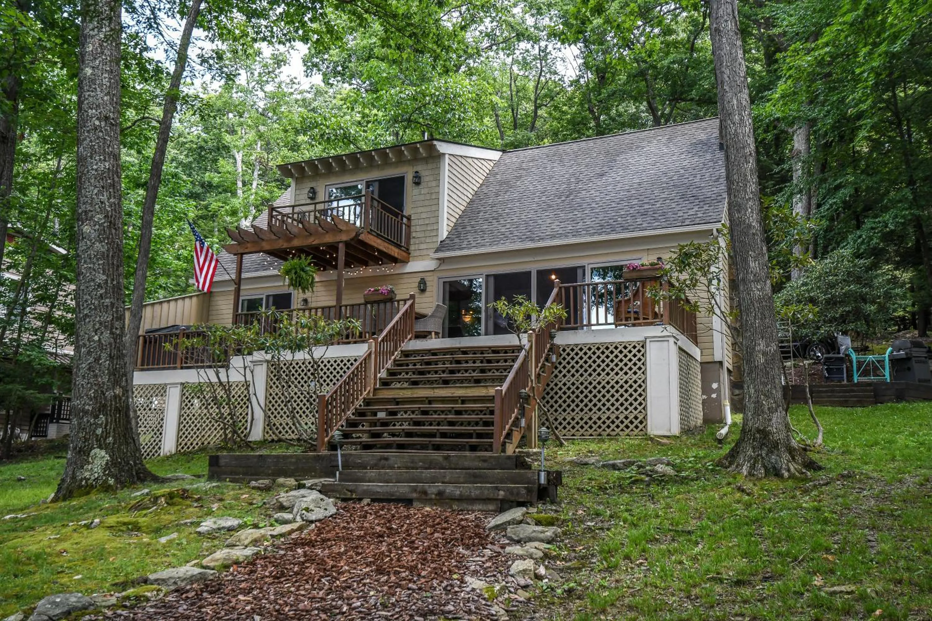 Property building in Bearfoot Lodge