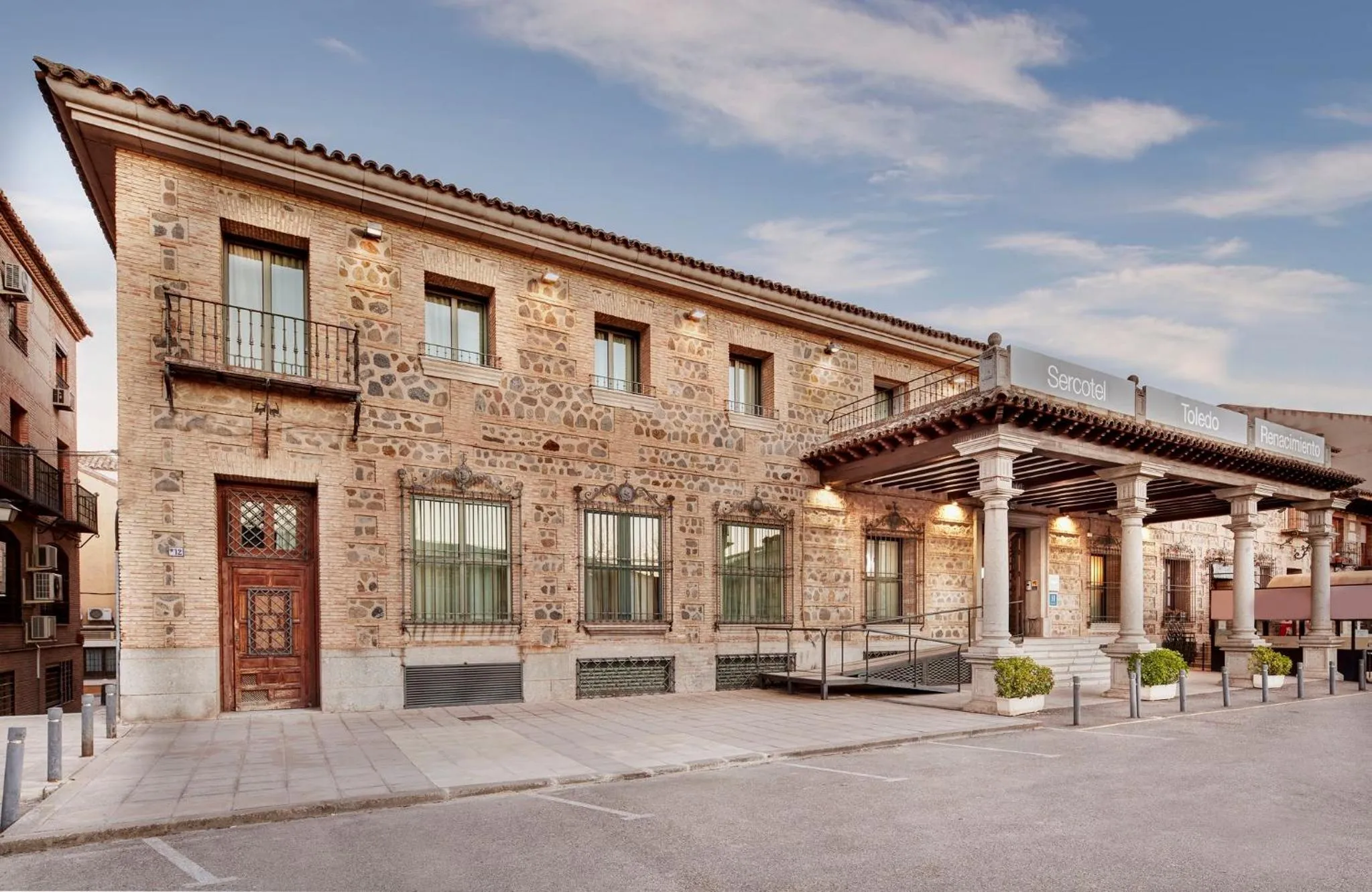Facade/entrance in Sercotel Toledo Renacimiento
