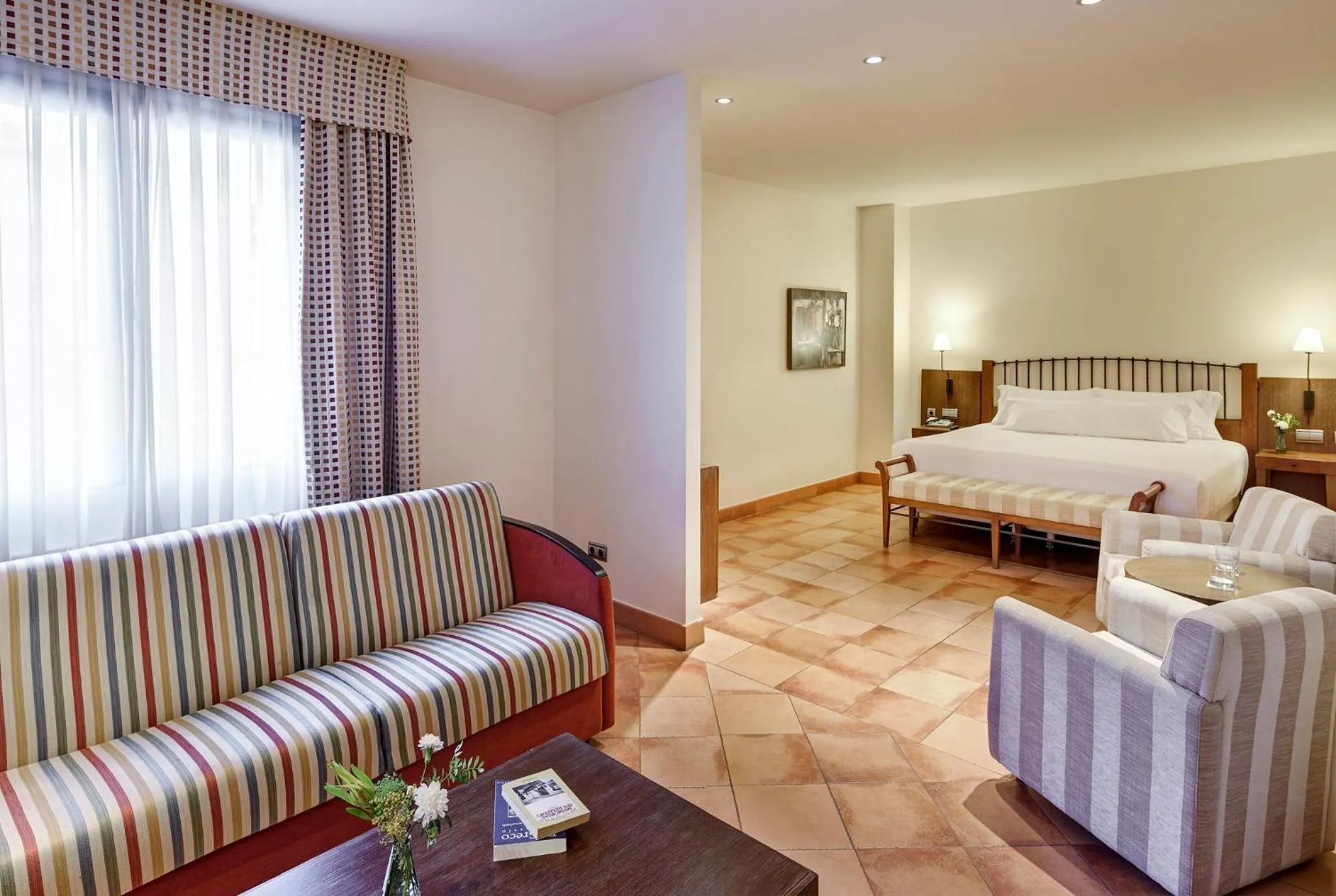 Photo of the whole room, Bed in Sercotel Toledo Renacimiento