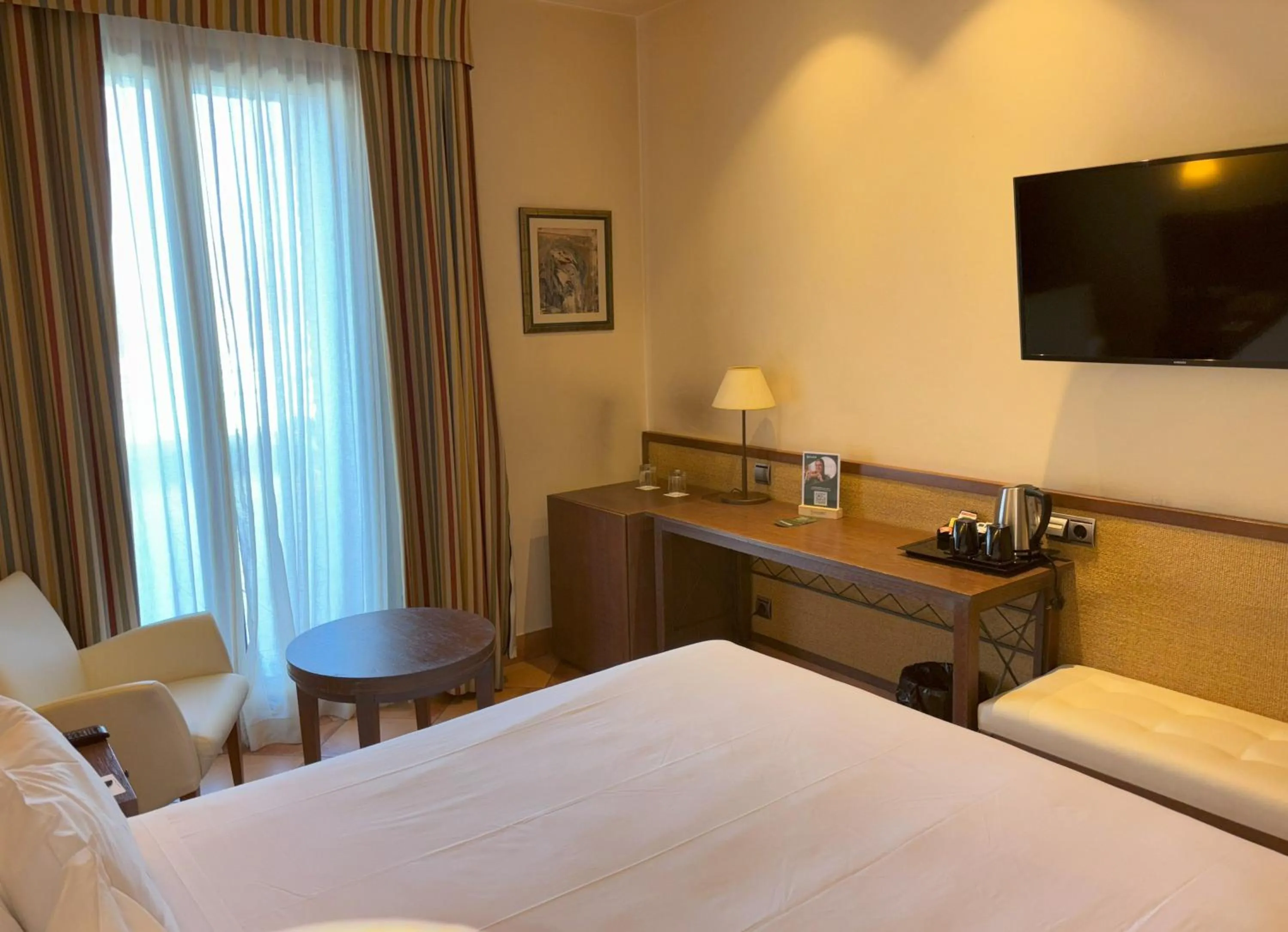 Photo of the whole room, Bed in Sercotel Toledo Renacimiento