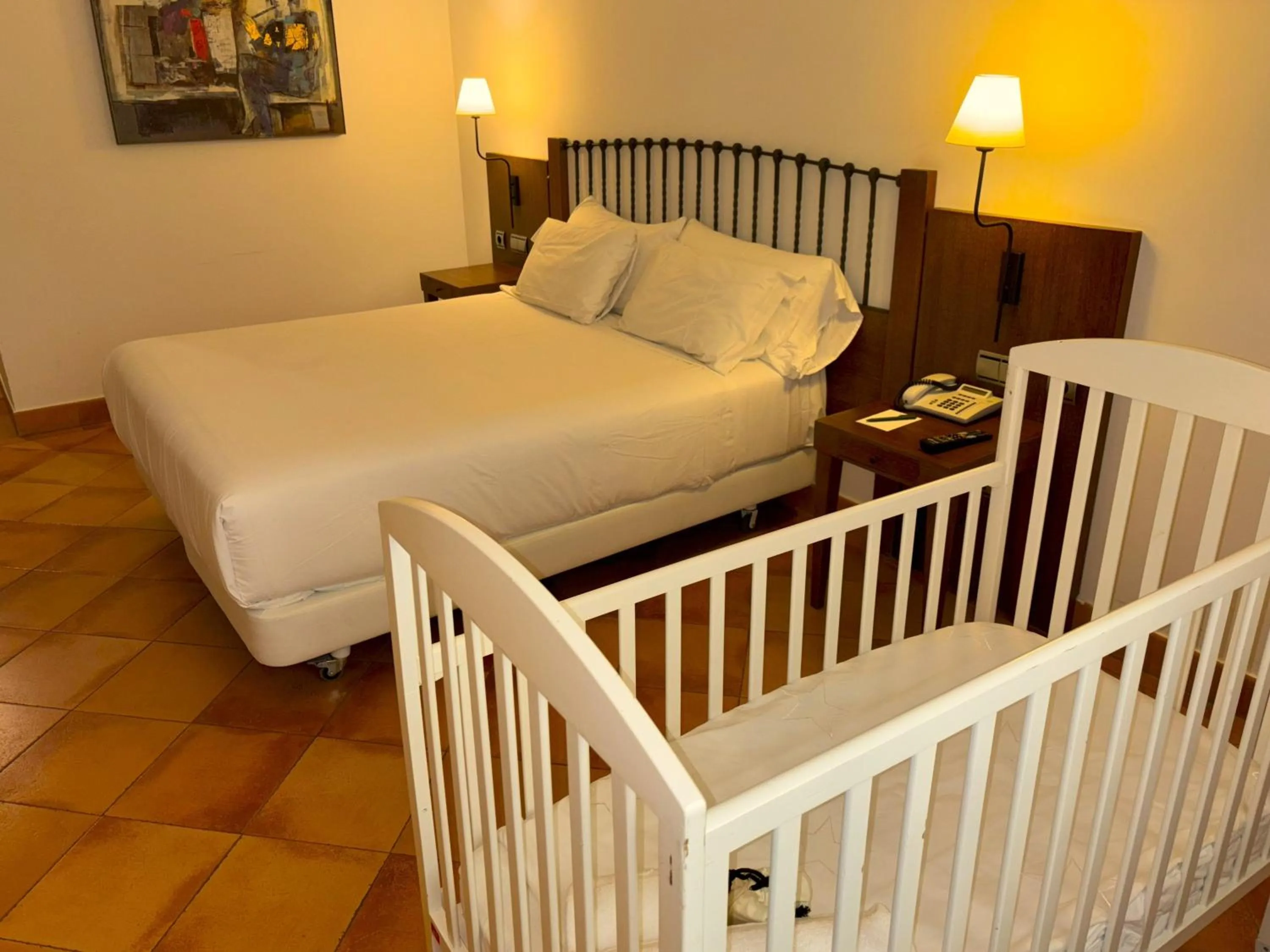 Photo of the whole room, Bed in Sercotel Toledo Renacimiento