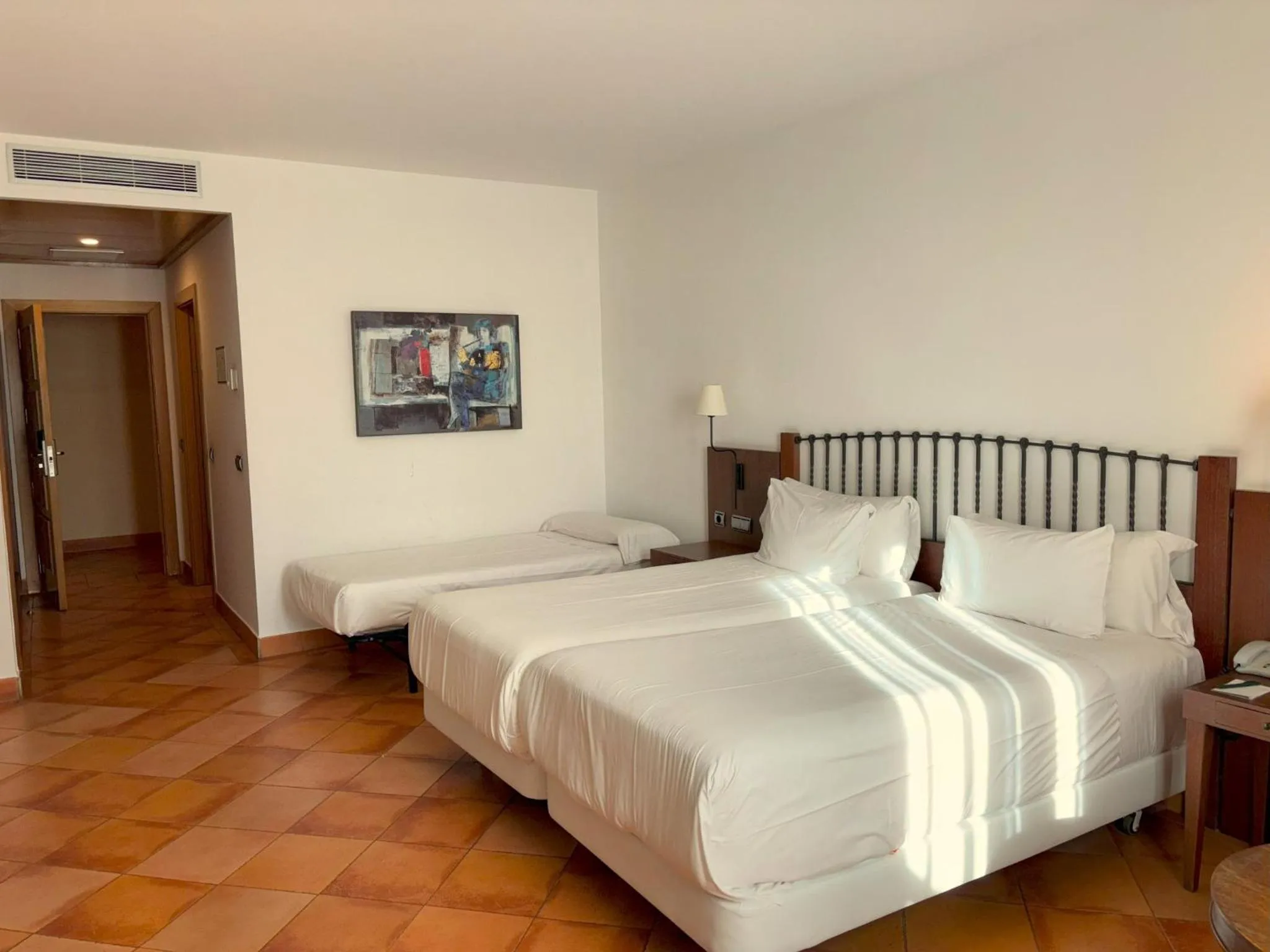 Photo of the whole room, Bed in Sercotel Toledo Renacimiento