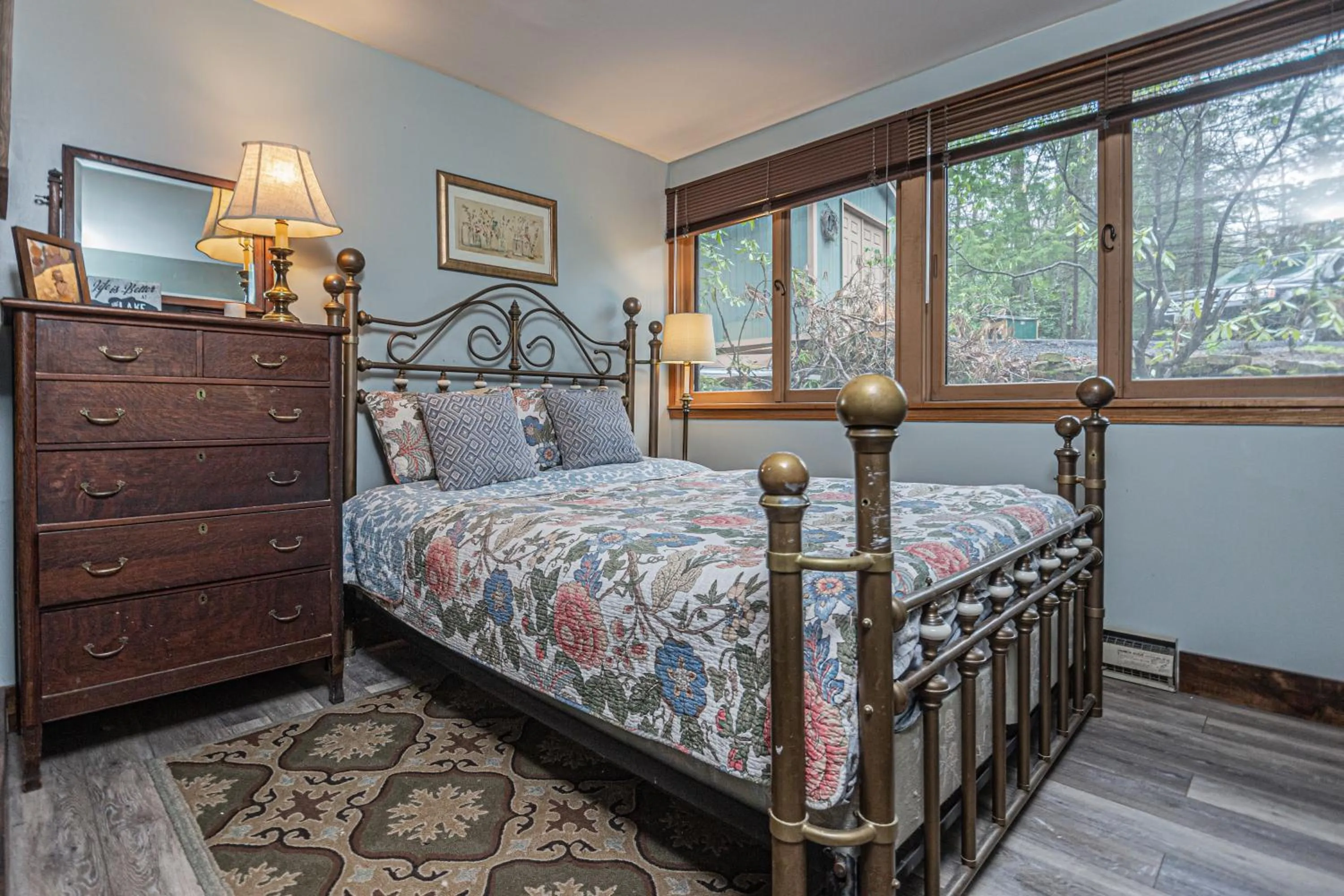 Bed in Lakeside Vista