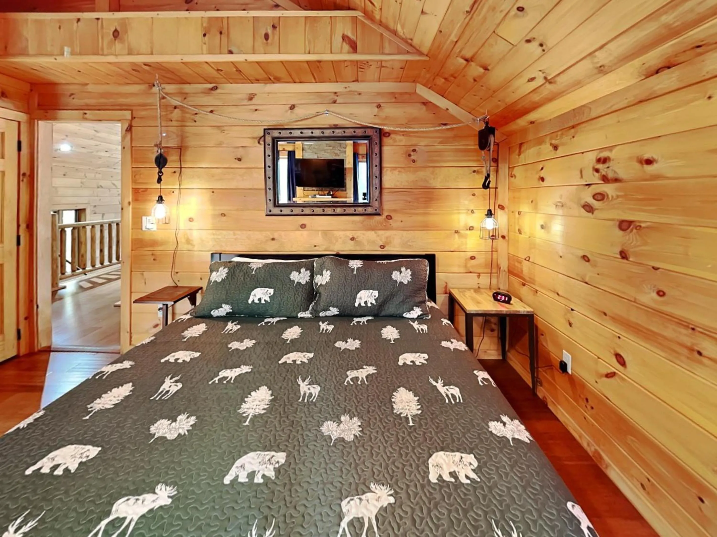 Bed in LakeStar Chalet
