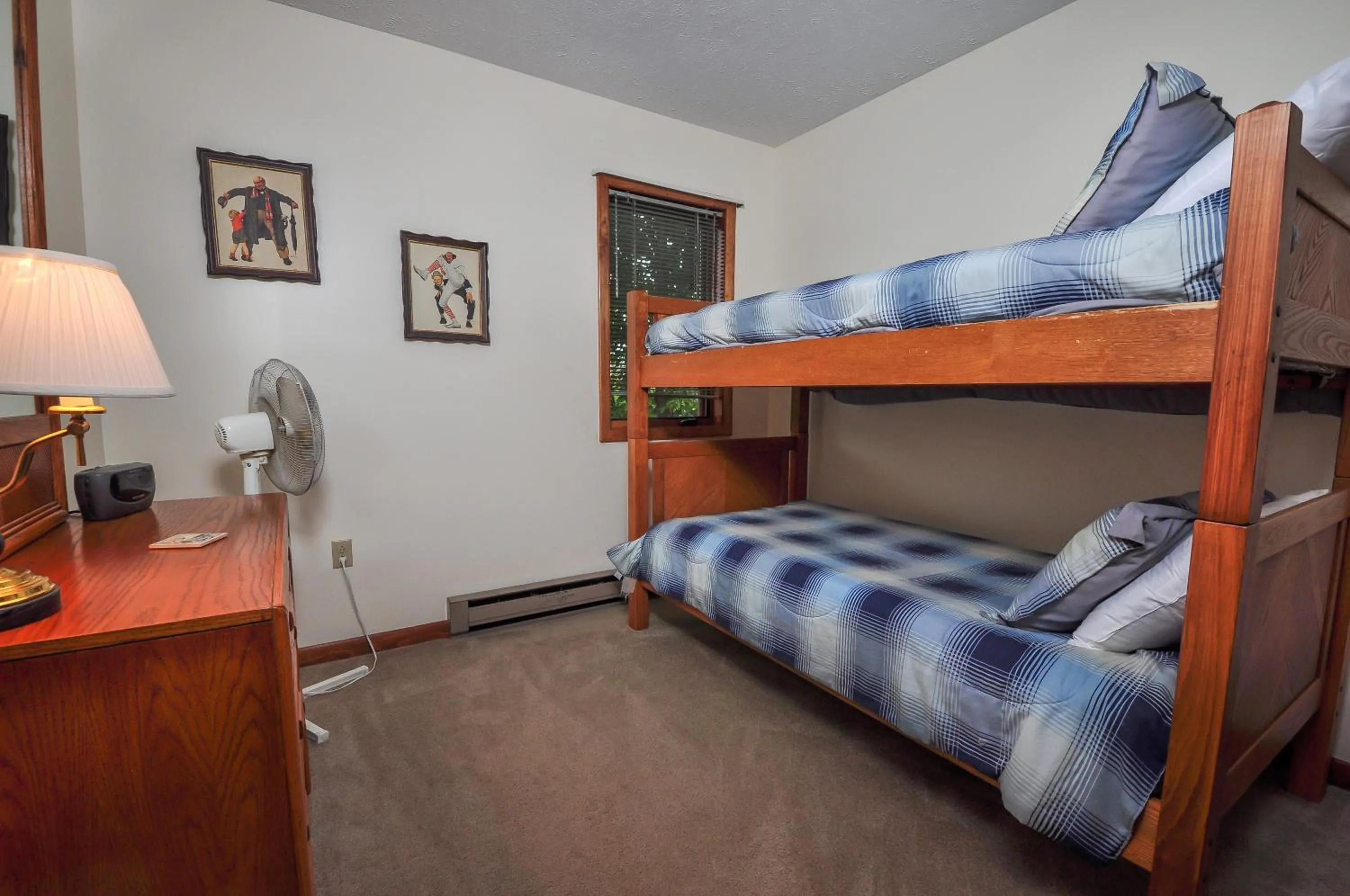 Bed in Ski Harbor 07