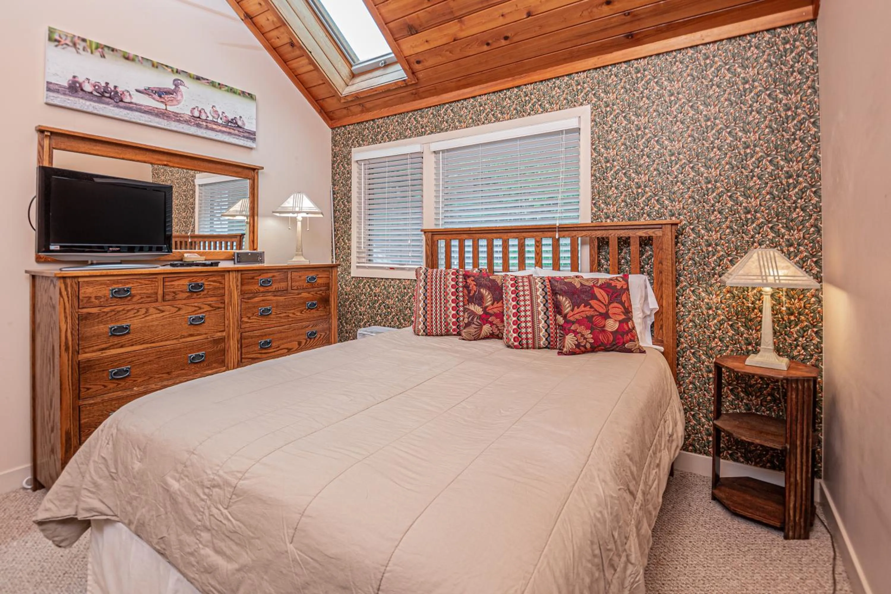 Property building, Bed in Arrowhead Village 15