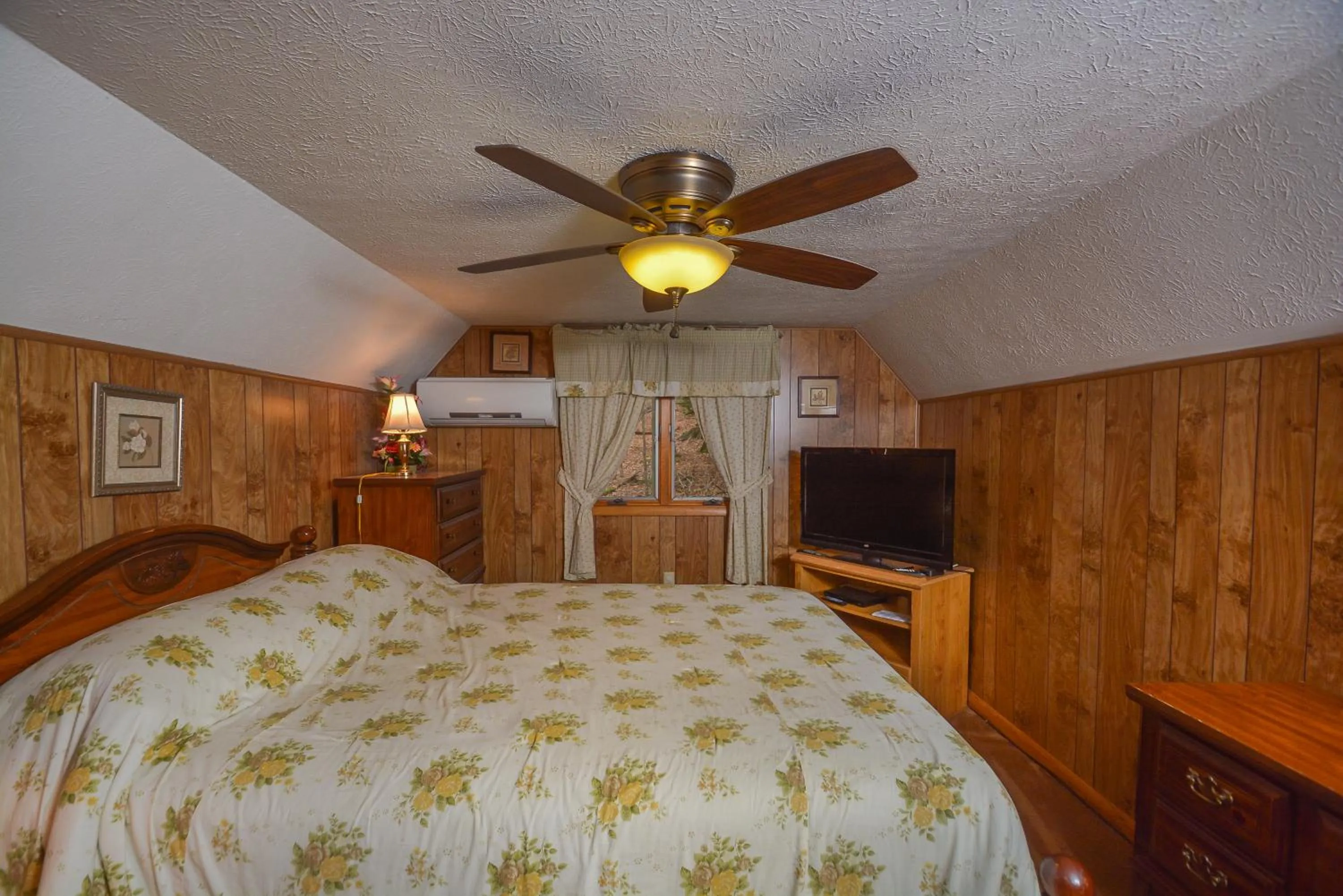 Bed in Mountain House