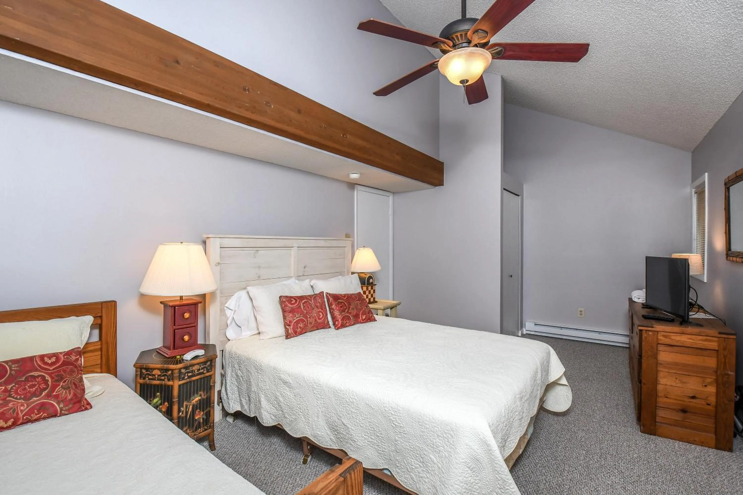 Bed in Pivots & Divots