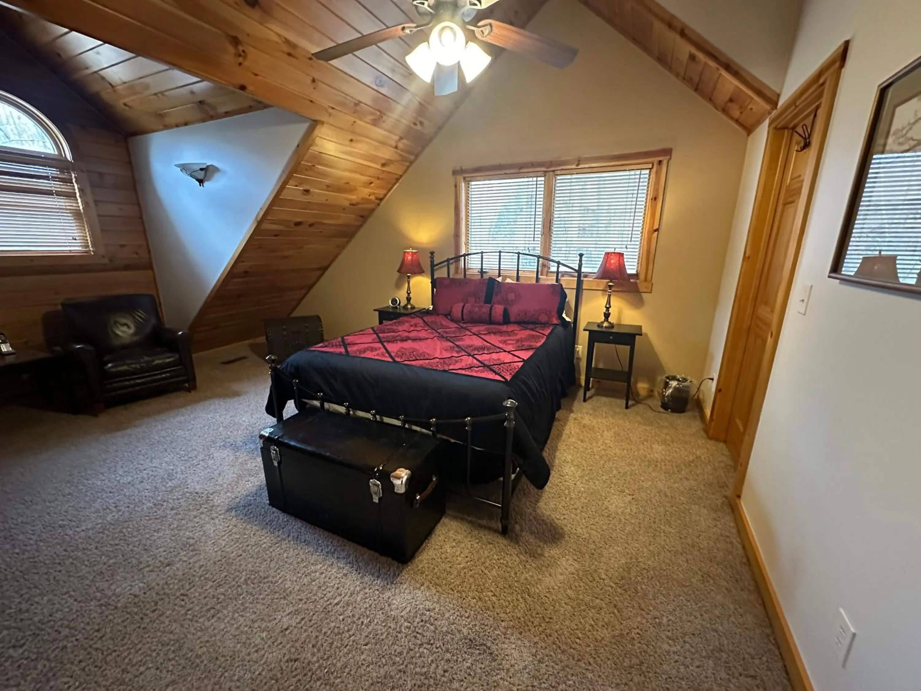 Property building, Bed in Donovans Dacha