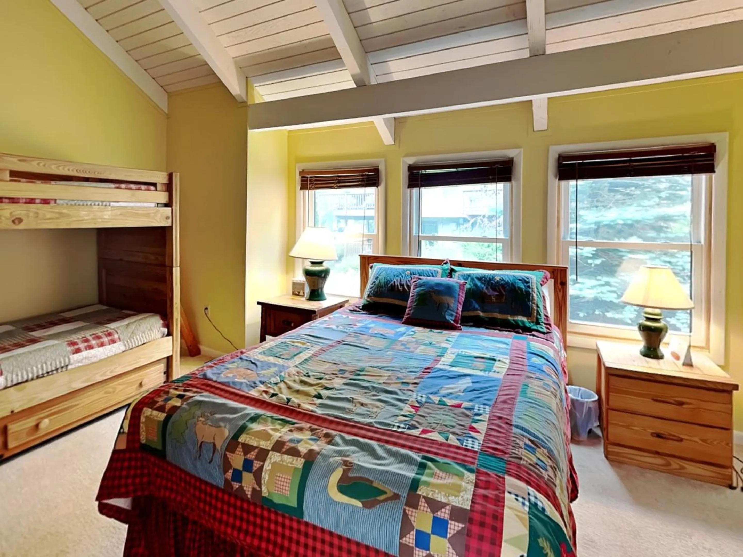 Property building, Bed in Bear Feet