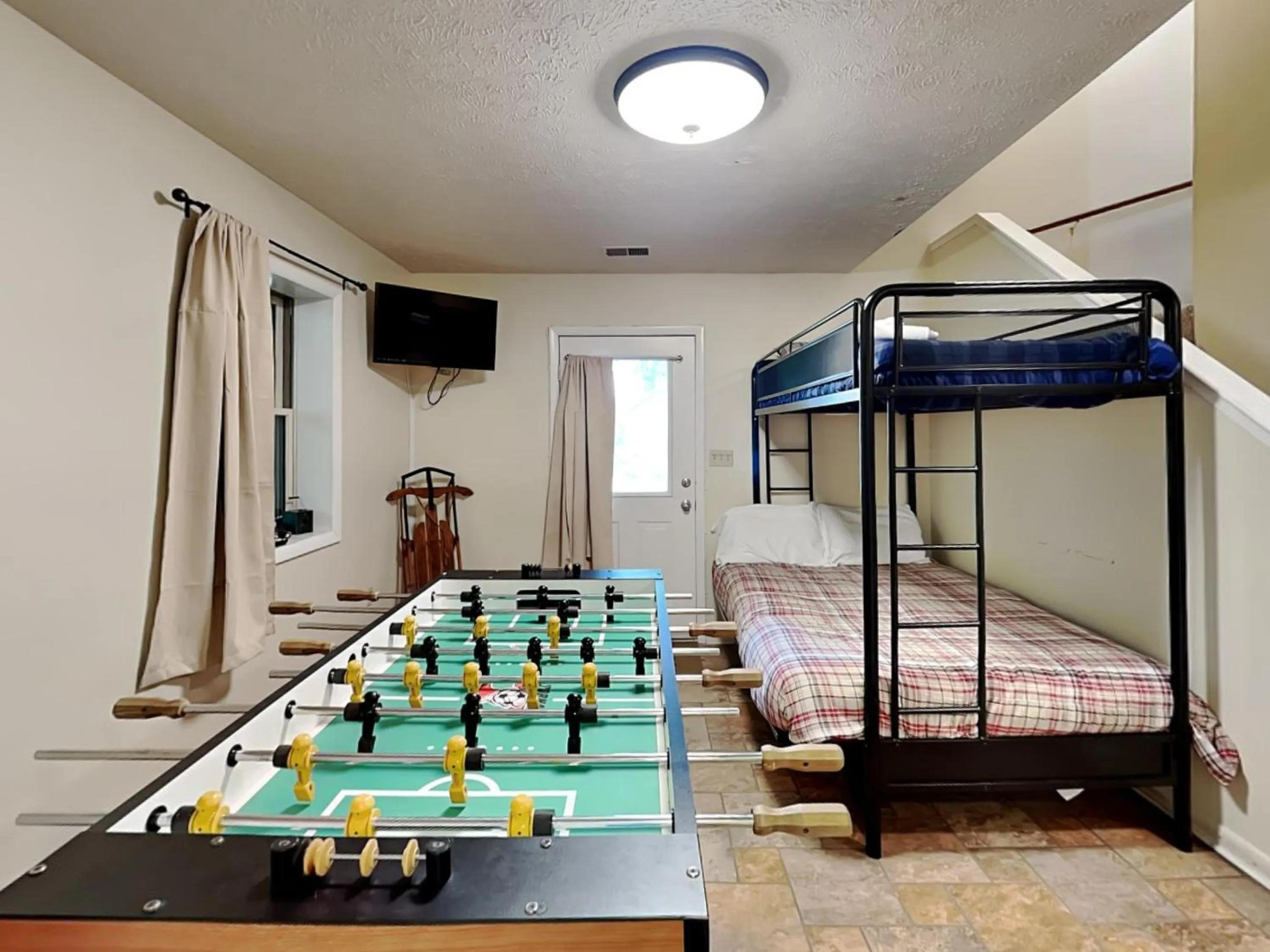 Property building, Bed in Bear Feet