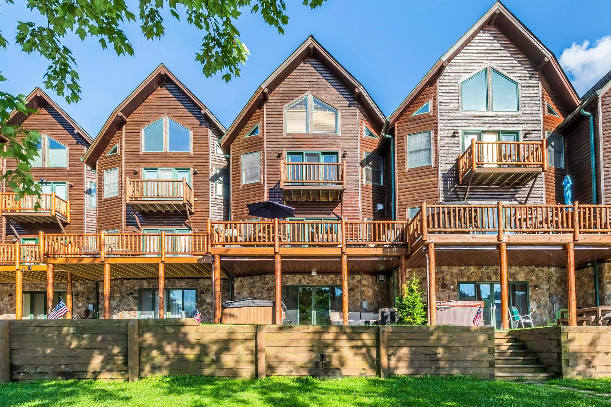 Property building in Cedar Shores Villa 03