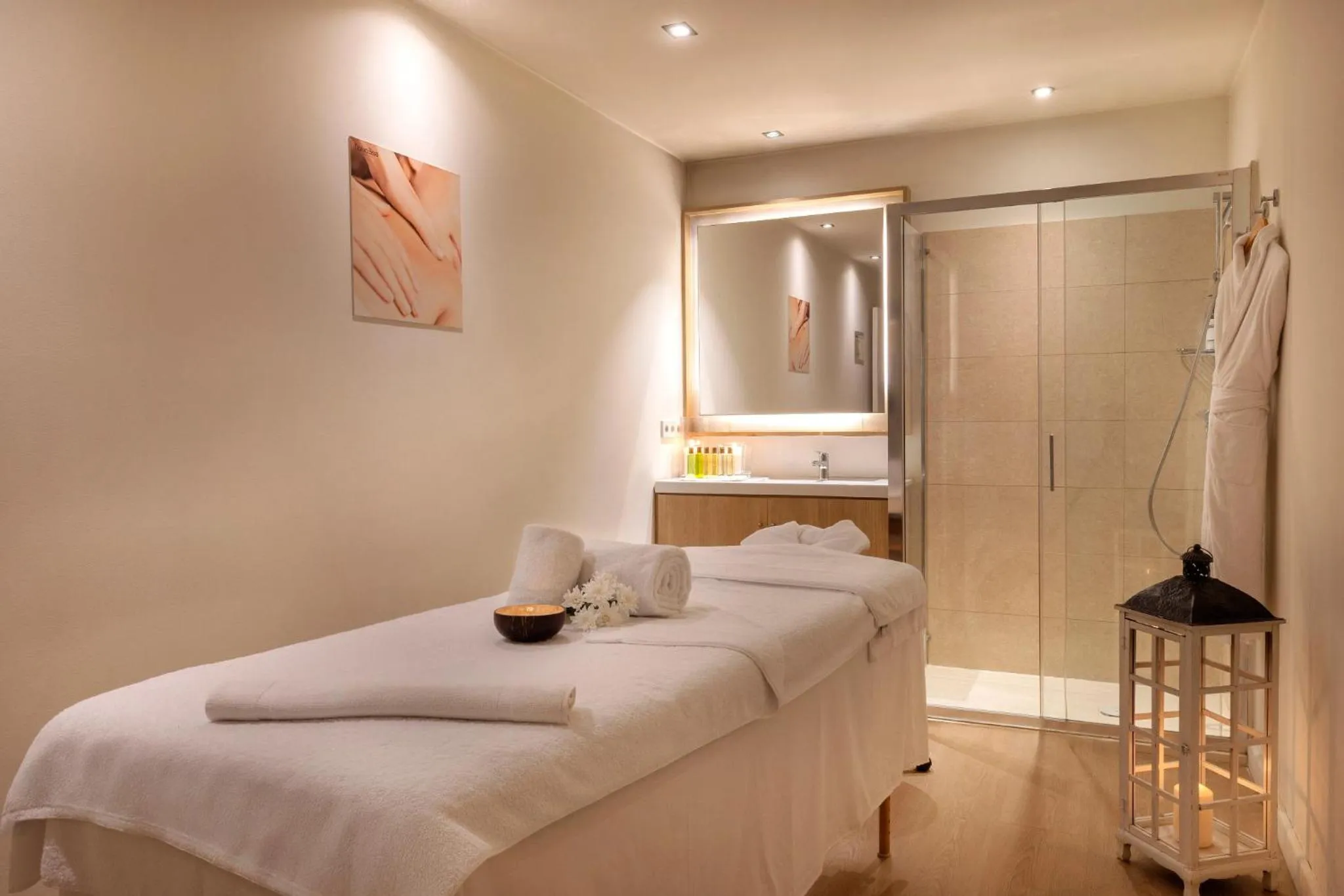 Massage, Bed in Secrets Mallorca Villamil Resort & Spa - Adults Only (+18)