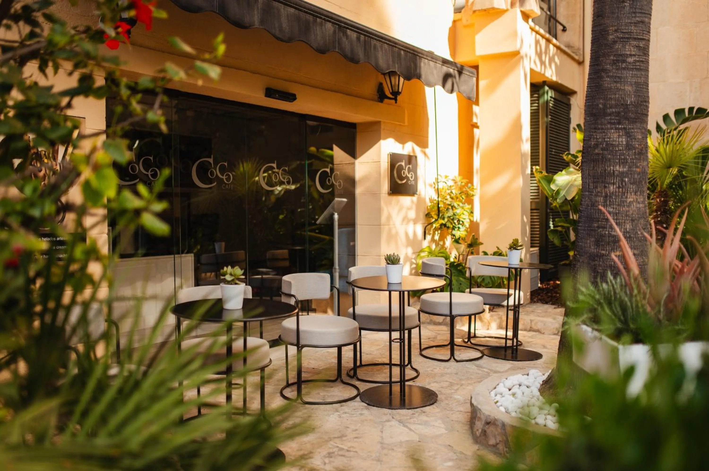 Patio in Secrets Mallorca Villamil Resort & Spa - Adults Only (+18)