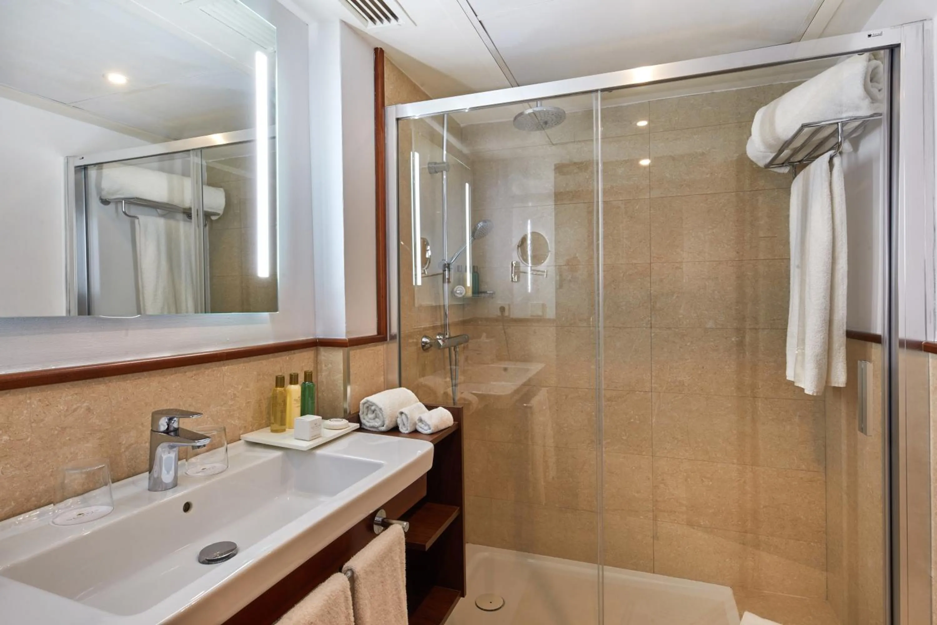 Shower in Secrets Mallorca Villamil Resort & Spa - Adults Only (+18)