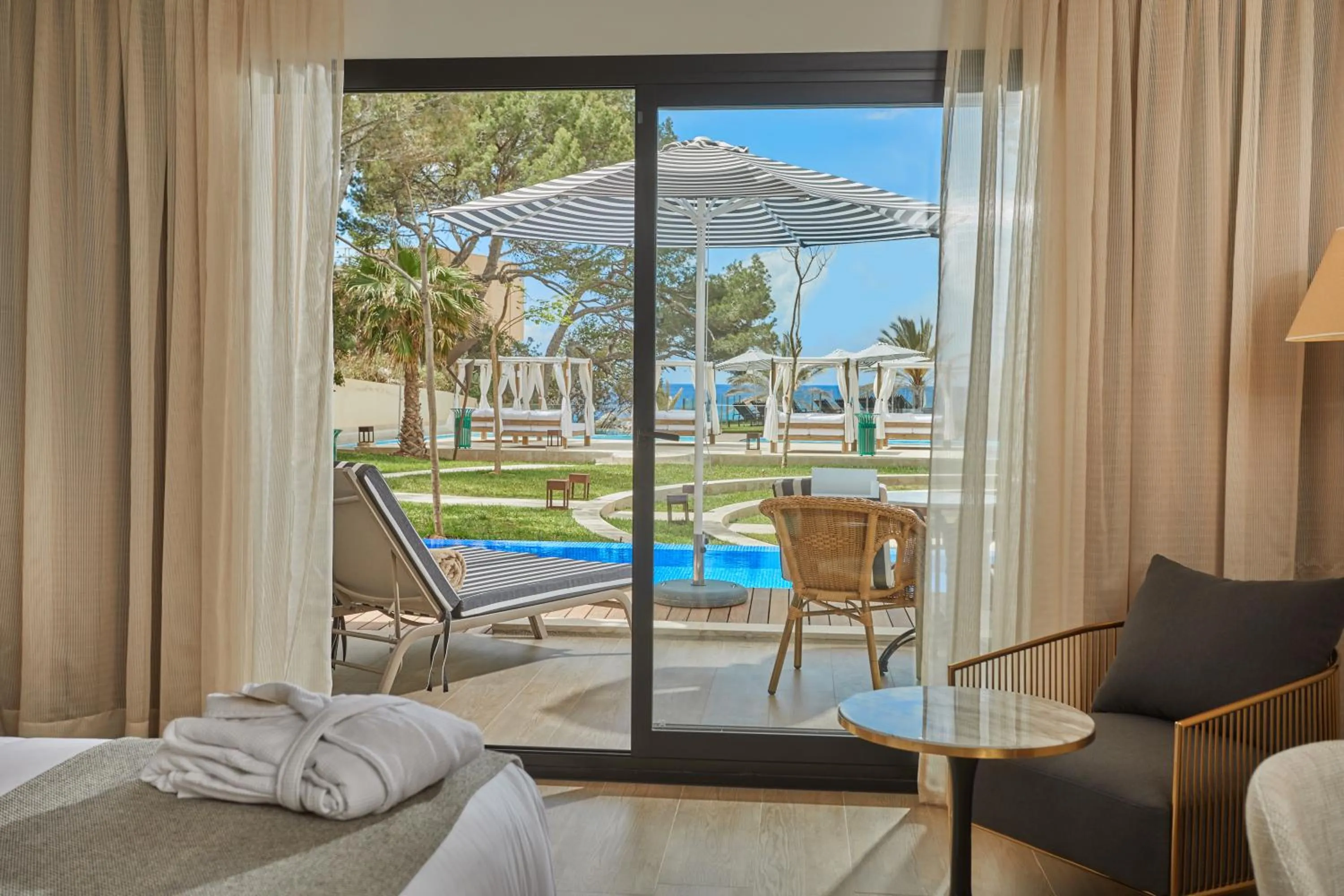 Patio, Bed in Secrets Mallorca Villamil Resort & Spa - Adults Only (+18)