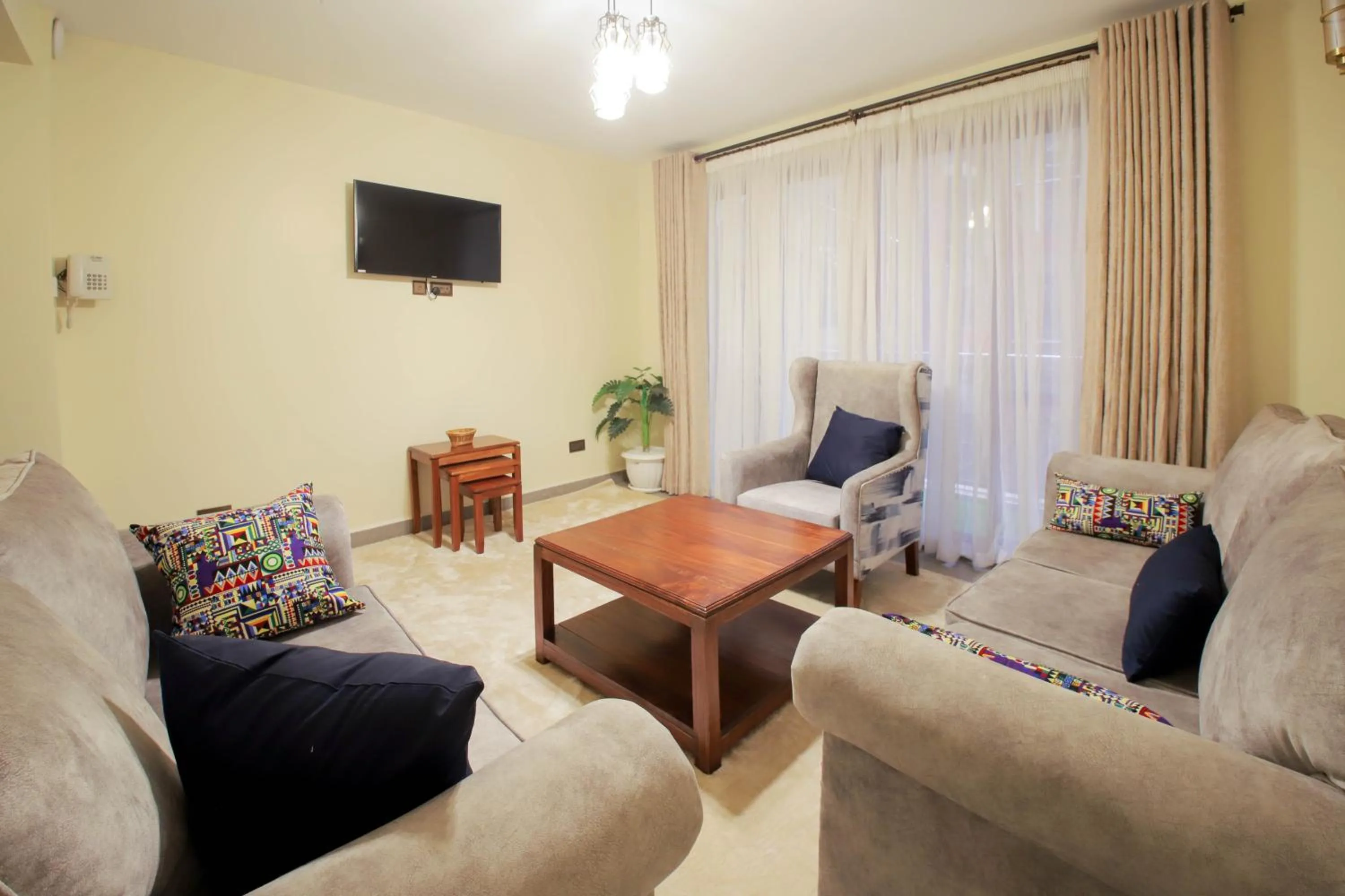 TV and multimedia in Lantern Serviced Apartments