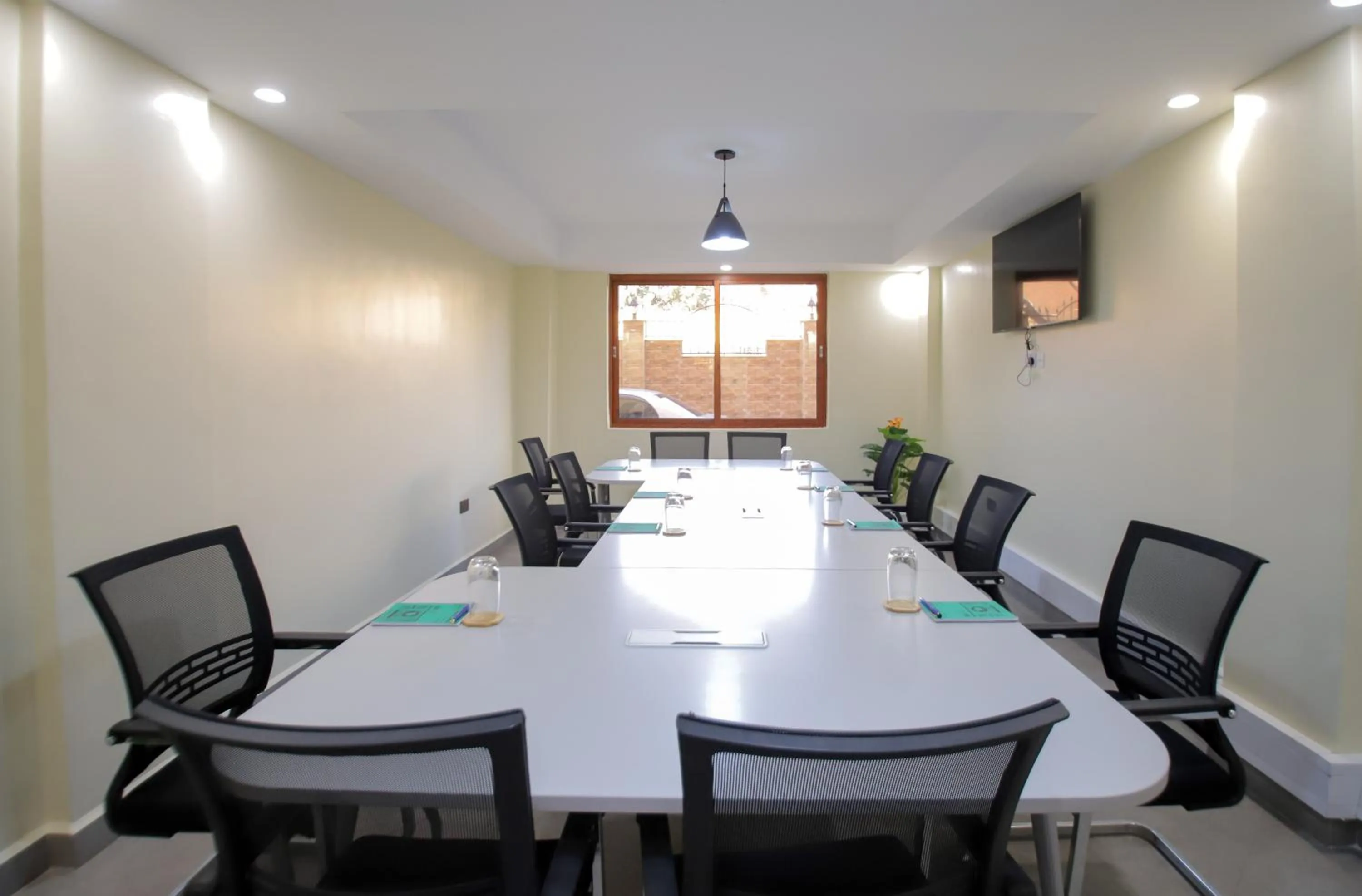 TV and multimedia in Lantern Serviced Apartments