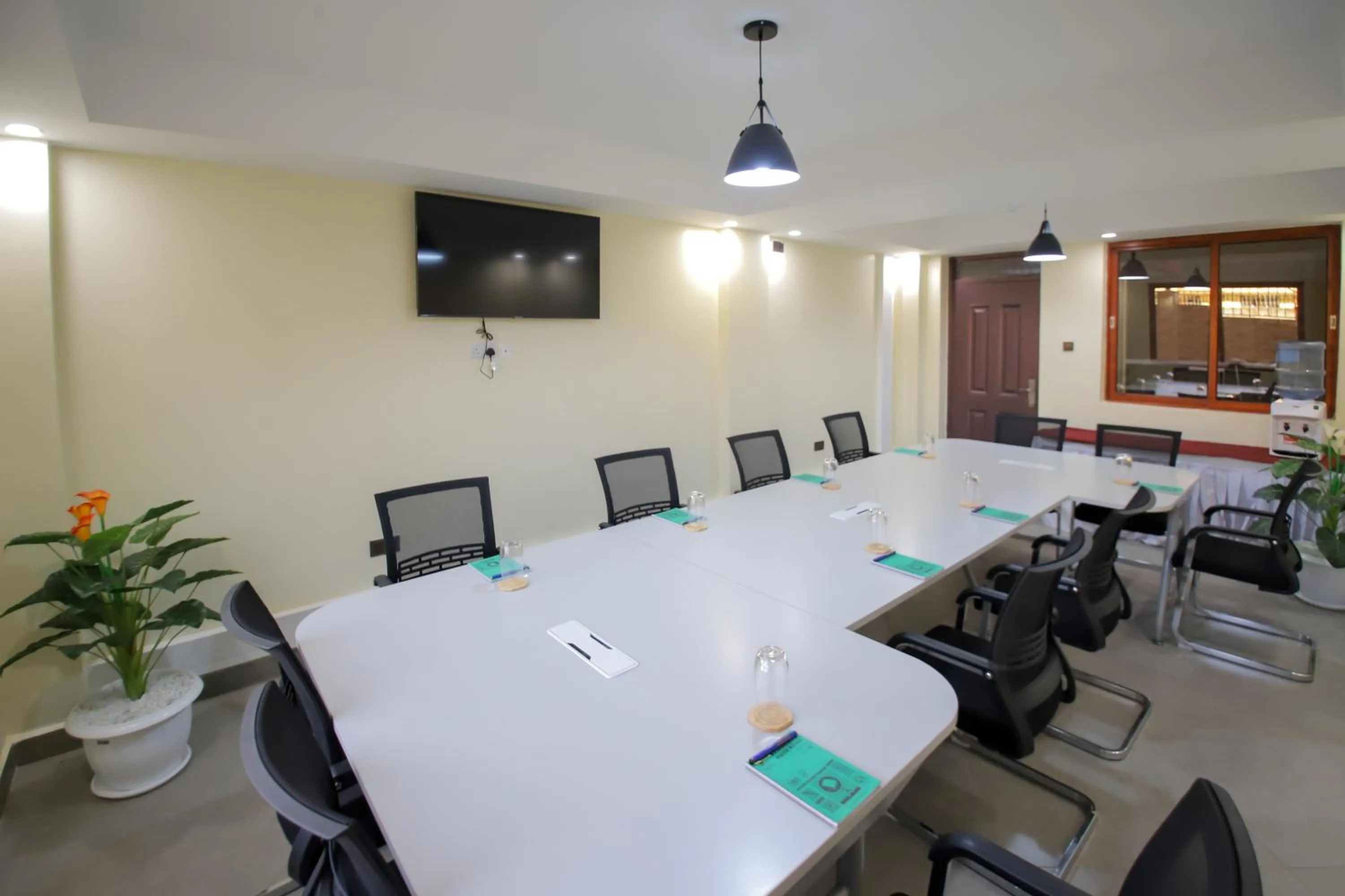 Communal lounge/ TV room in Lantern Serviced Apartments