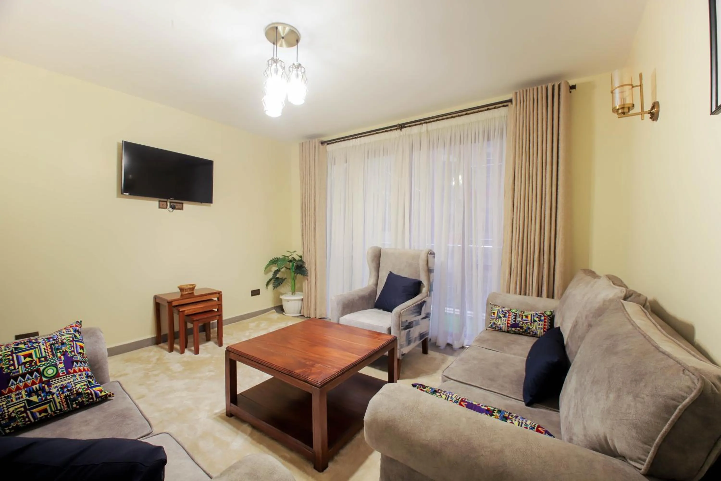TV and multimedia in Lantern Serviced Apartments
