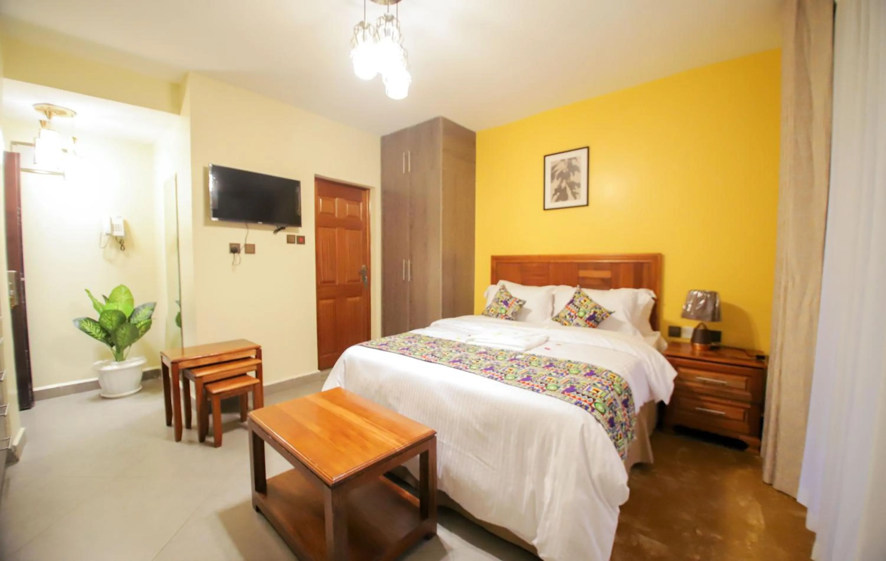 Communal lounge/ TV room, Bed in Lantern Serviced Apartments