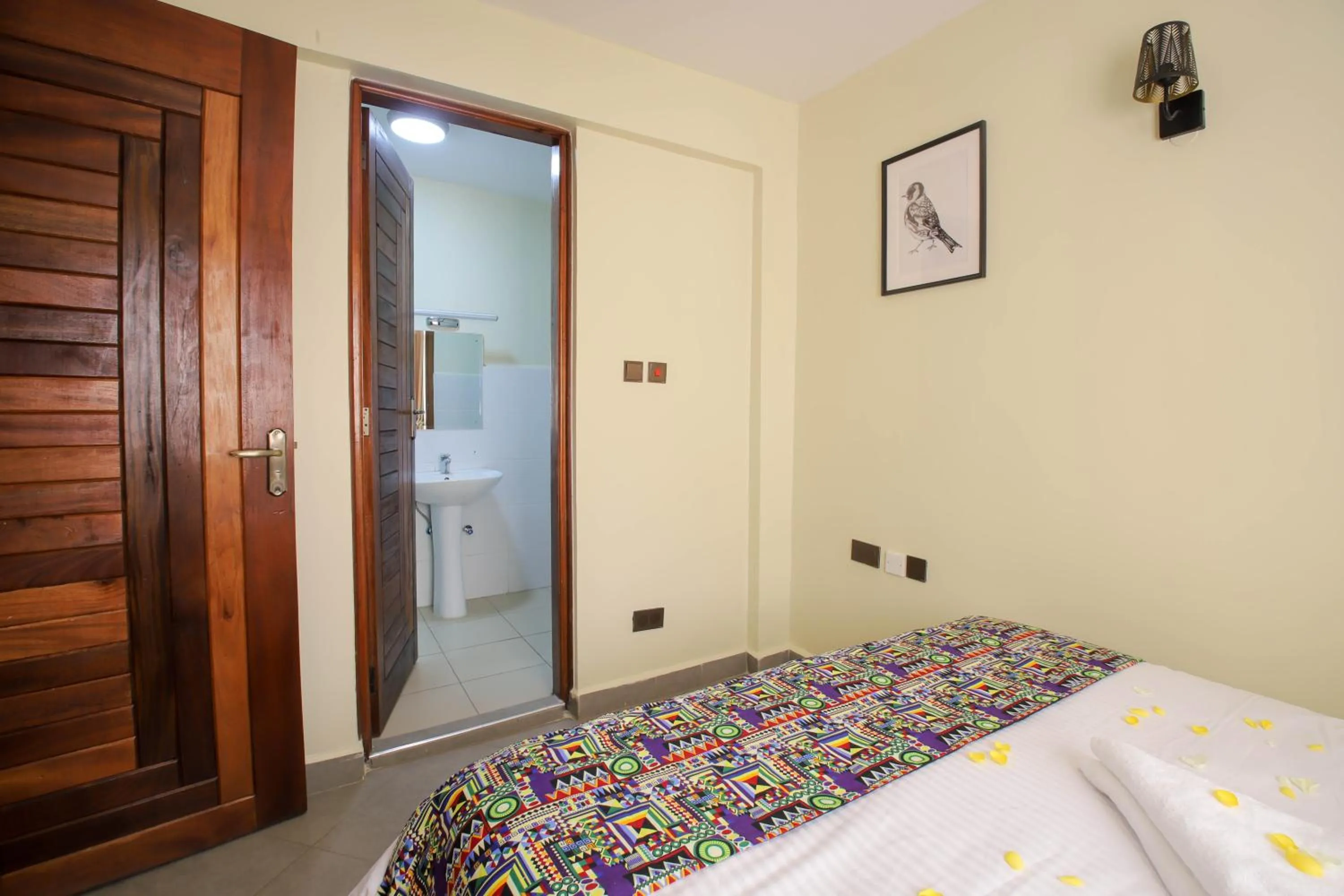 Toilet, Bed in Lantern Serviced Apartments