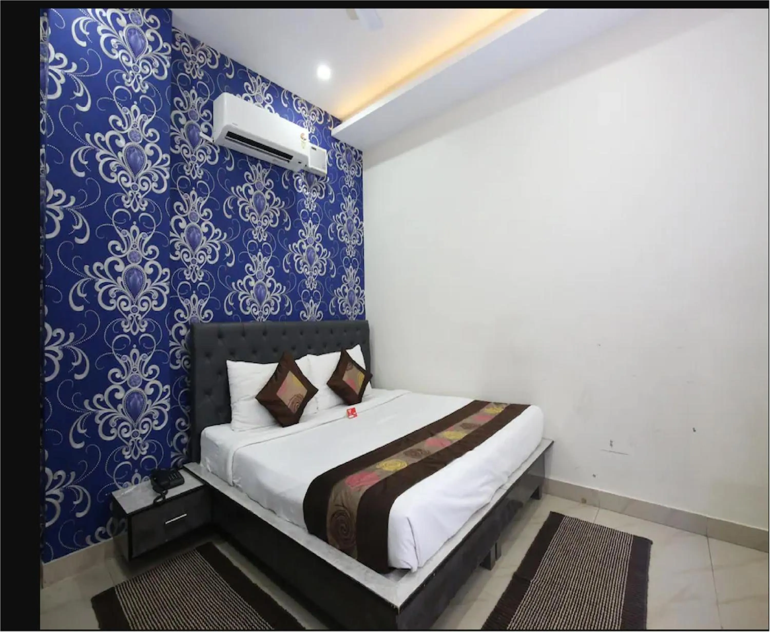 Bed in Hotel Cross Road By WB Inn