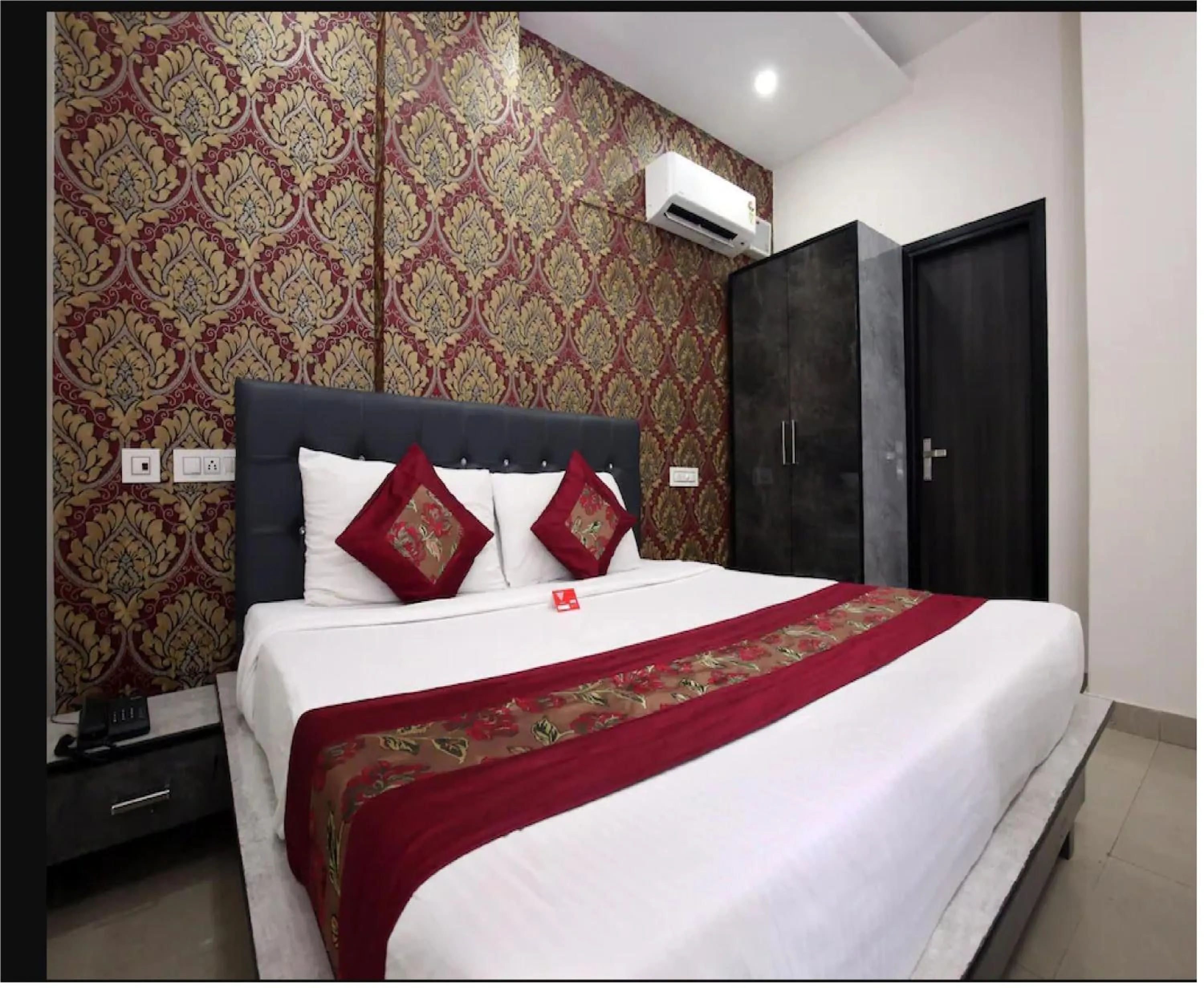 Bed in Hotel Cross Road By WB Inn