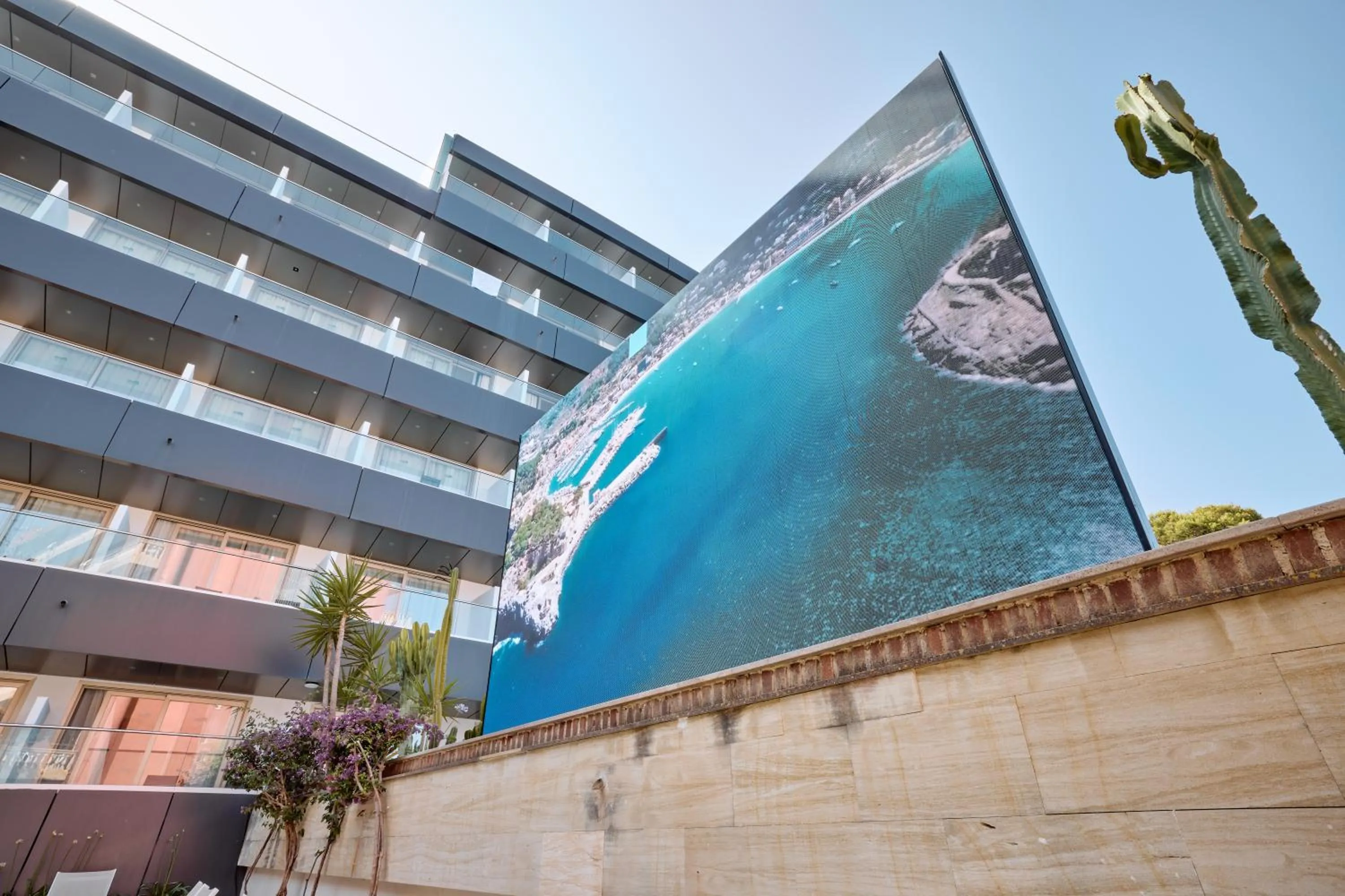Property building in Hotel Ipanema Beach