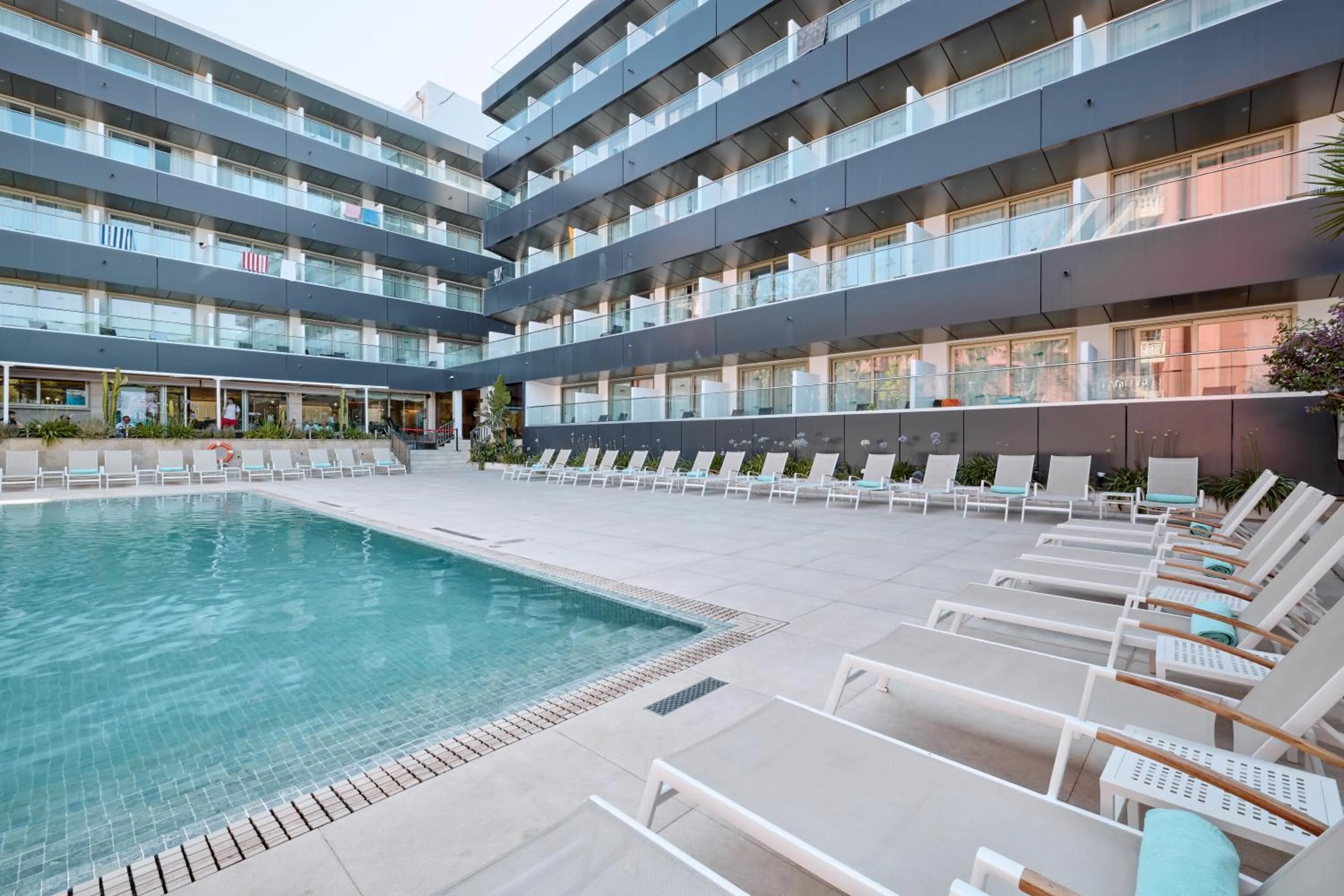 Property building in Hotel Ipanema Beach