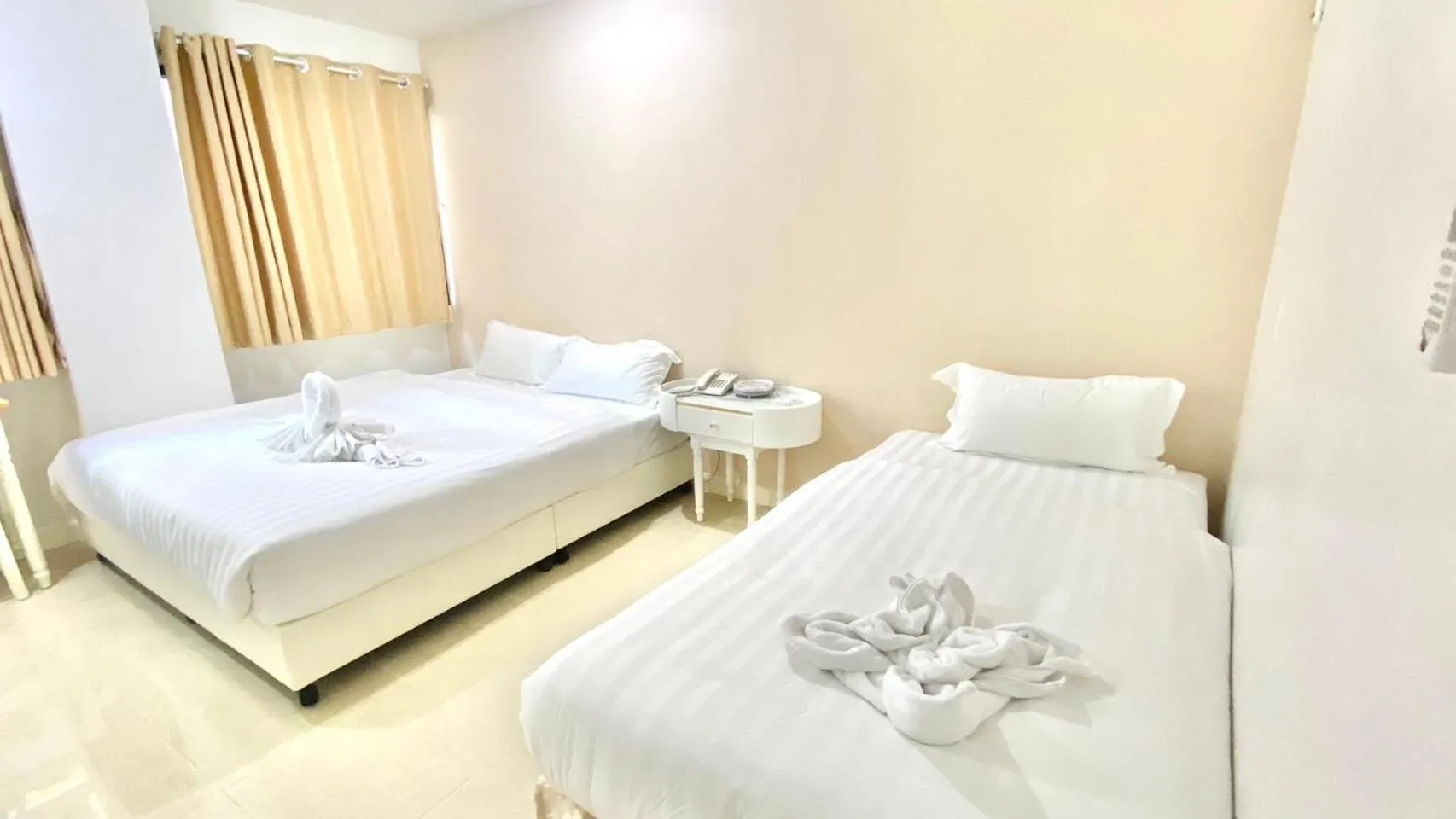 Standard Twin Room in ABCYQ Hotel