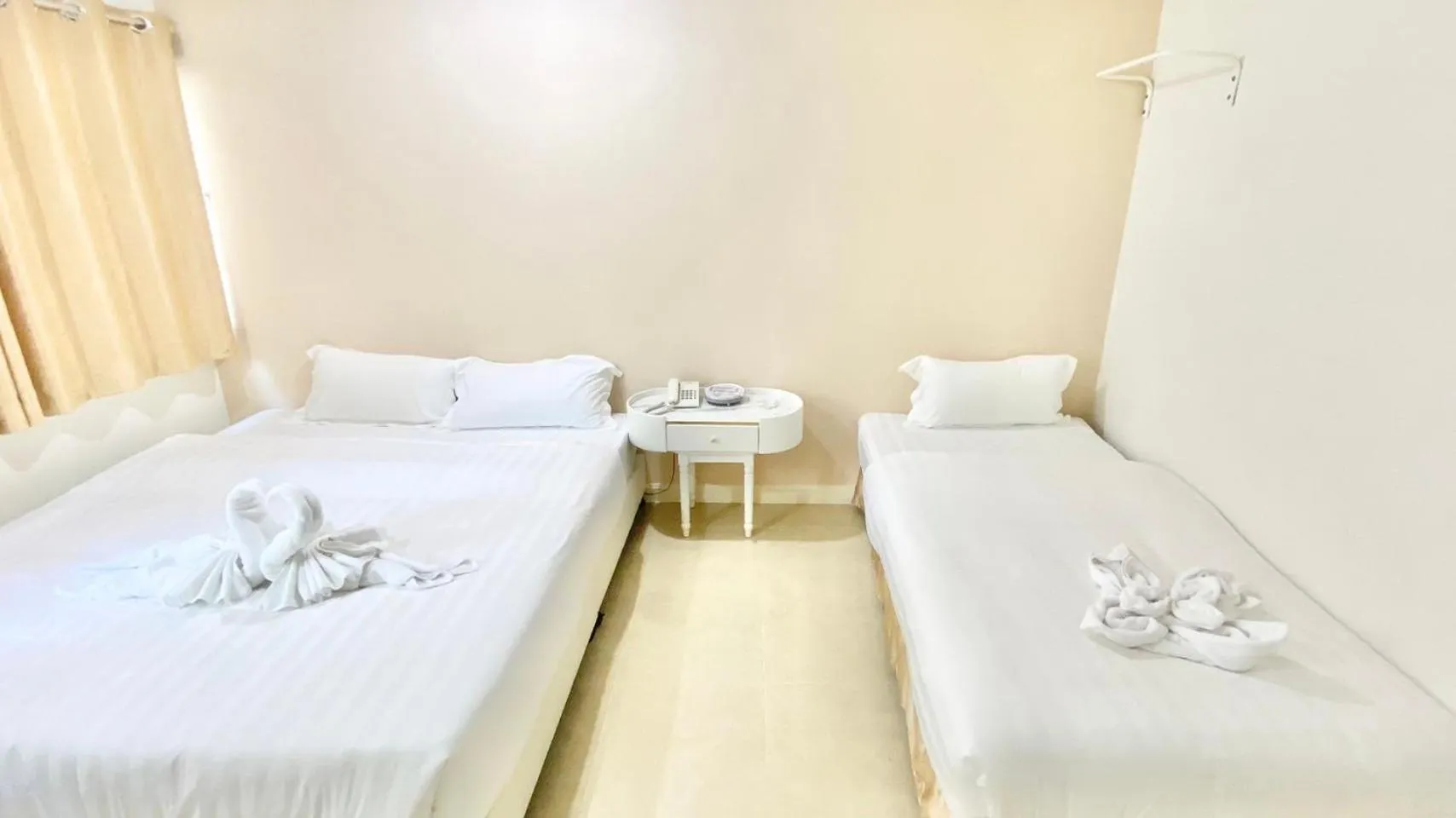 Standard Twin Room in ABCYQ Hotel