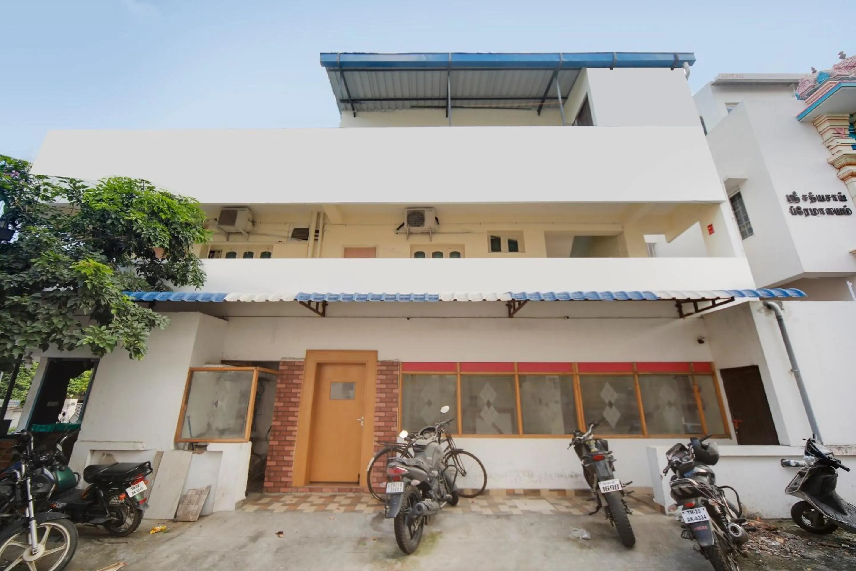 Property building in Hotel Yadvik