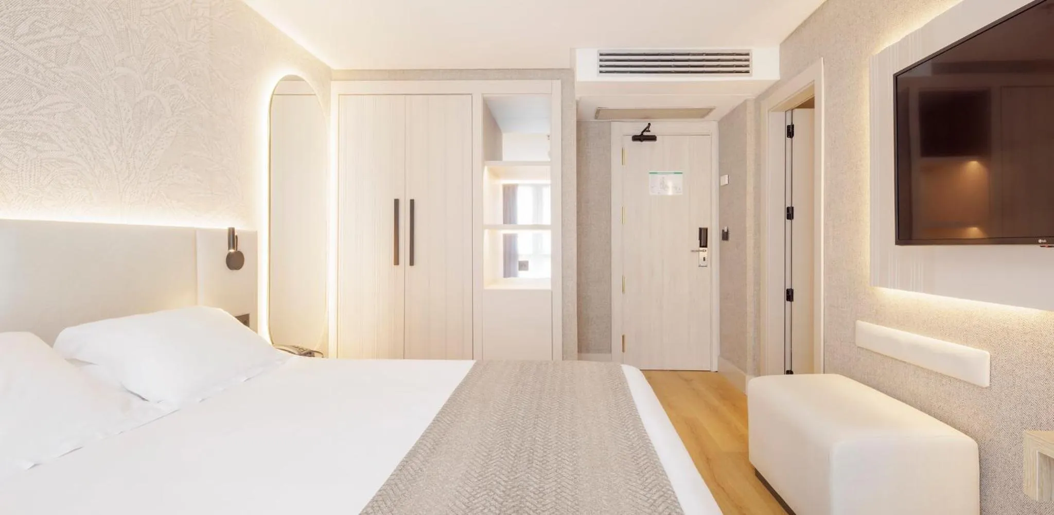 Bedroom, Bed in Hotel Ilunion San Sebastián