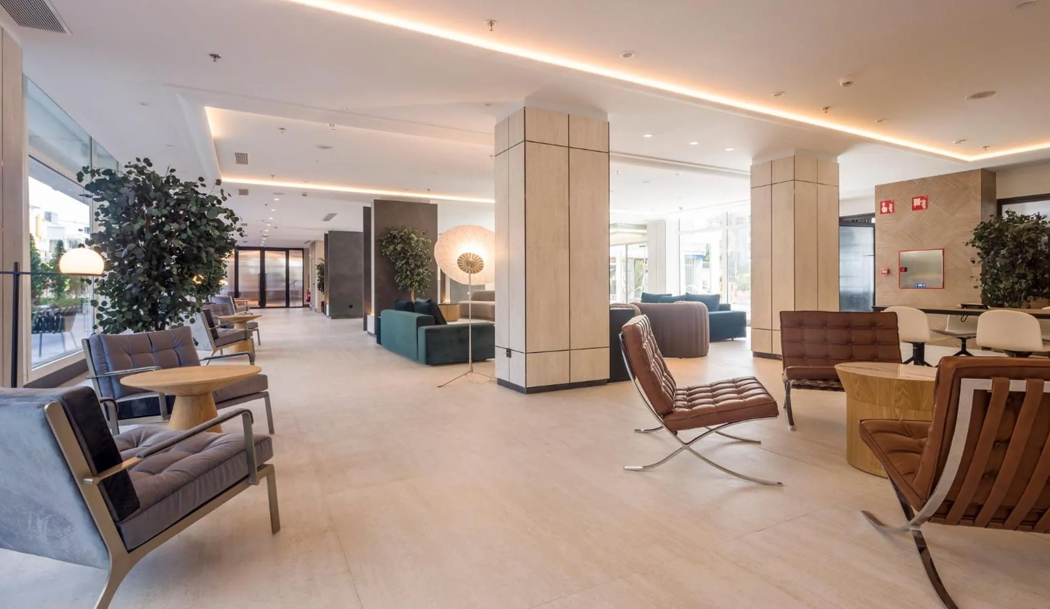 Seating area in Hotel Ilunion San Sebastián