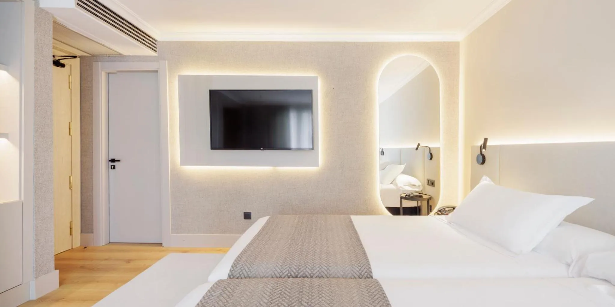 Bedroom, Bed in Hotel Ilunion San Sebastián