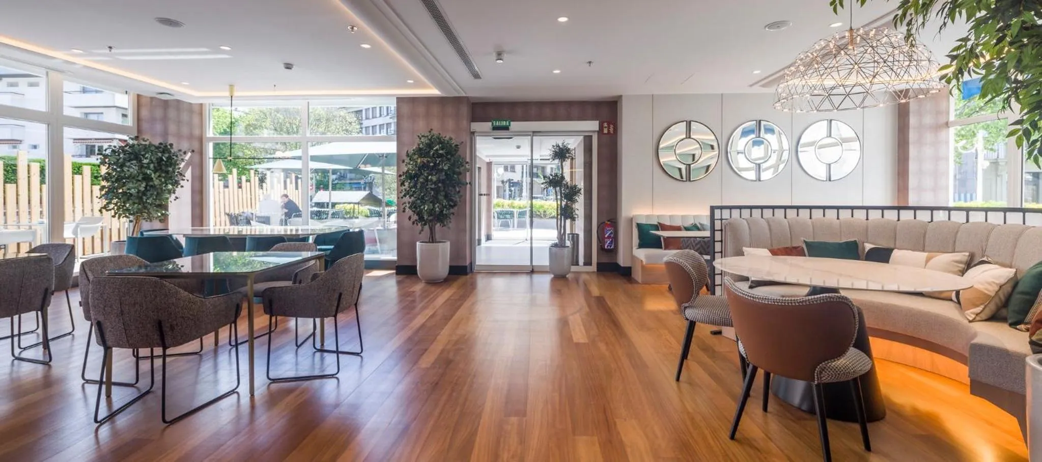 Seating area in Hotel Ilunion San Sebastián