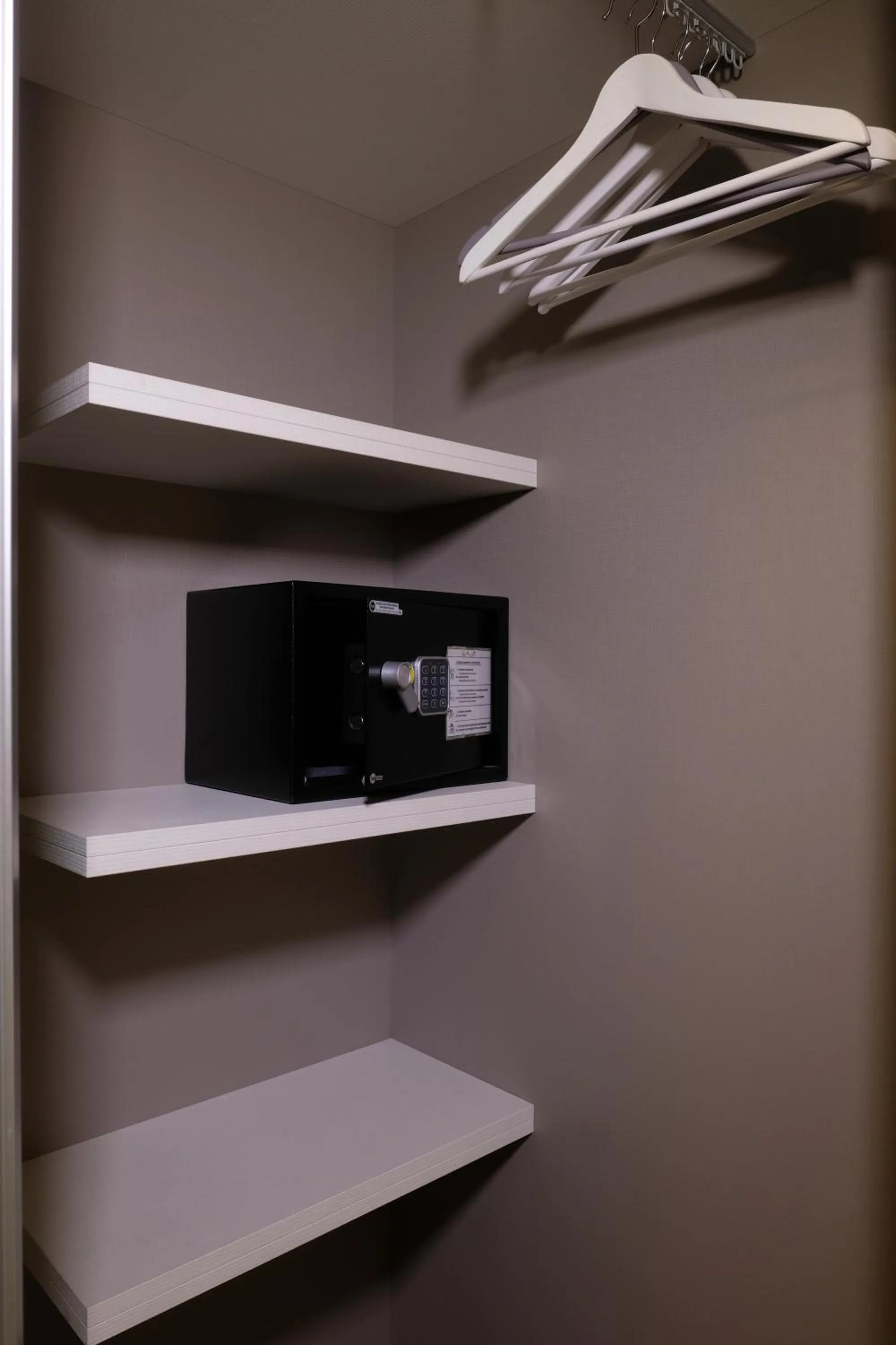 wardrobe in LeNotti Verona