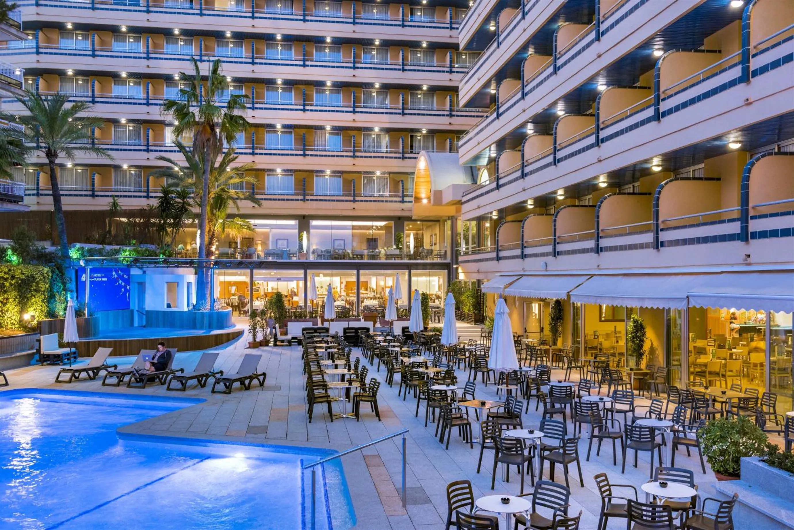 Swimming pool in 4R Playa Park