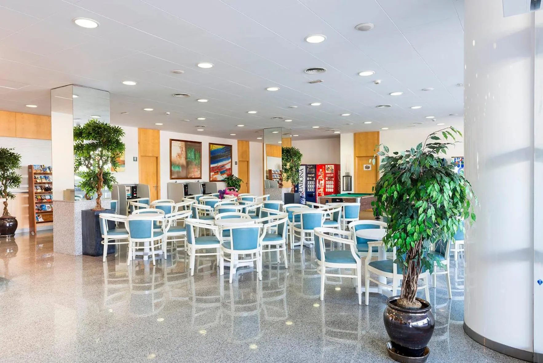 Communal lounge/ TV room in Apartaments Condado by Marsol