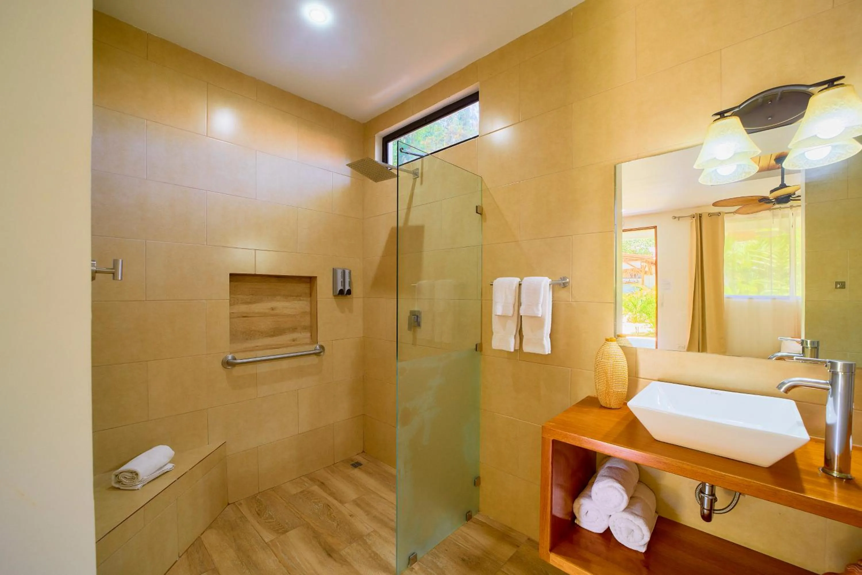 Shower in Olinca Boutique Hotel