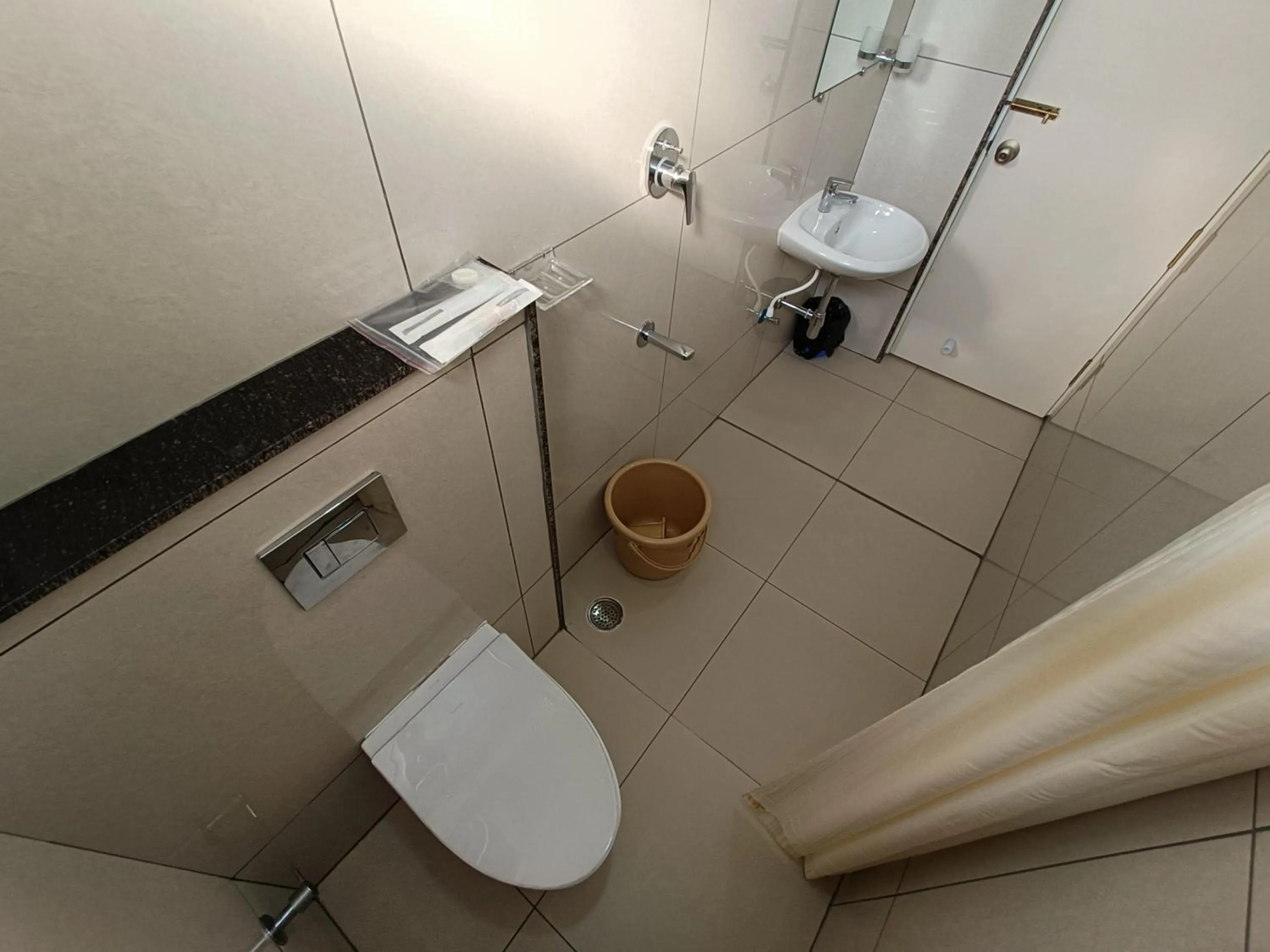 Toilet in Sri Aswin Grand