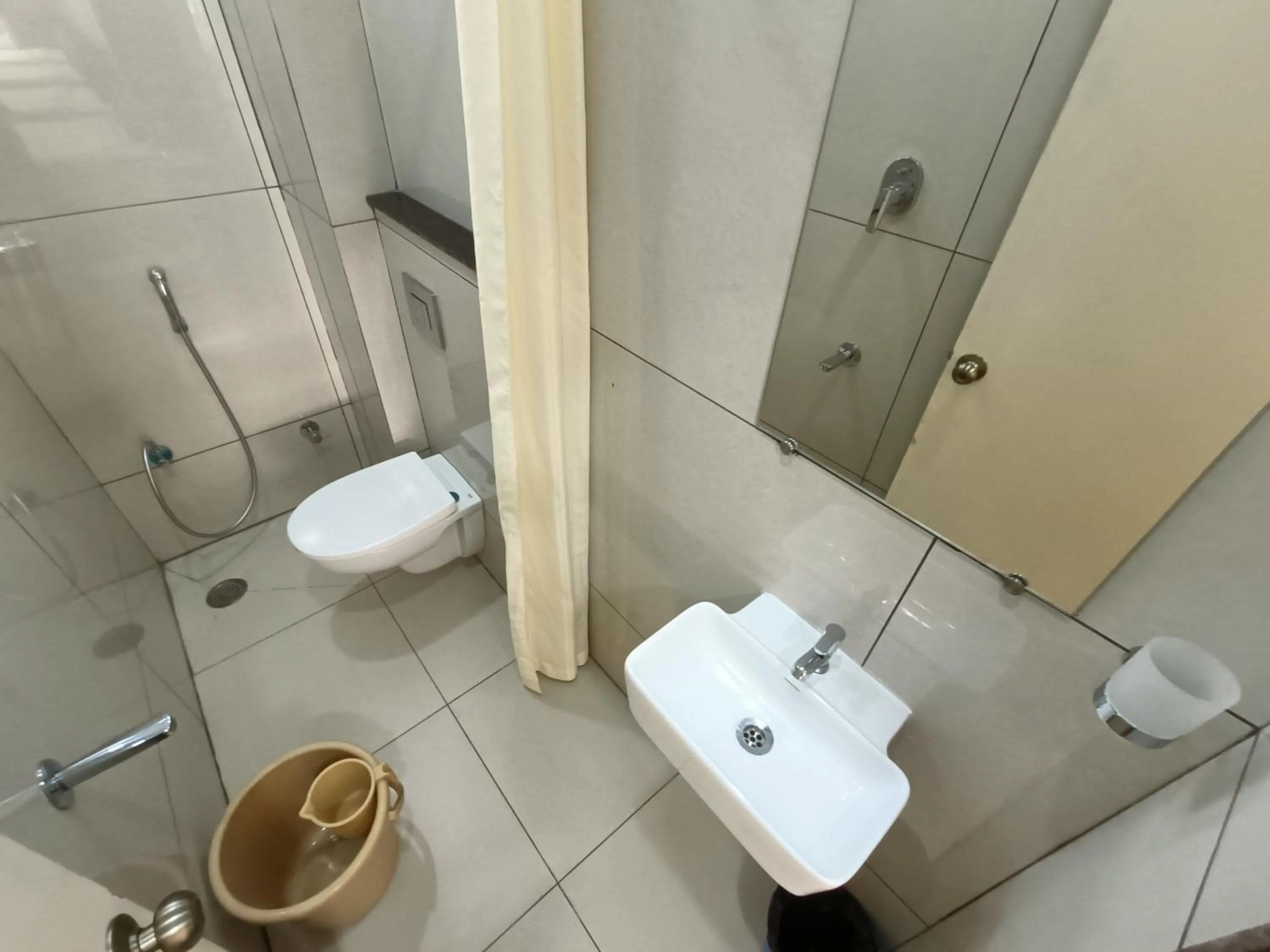 Toilet in Sri Aswin Grand