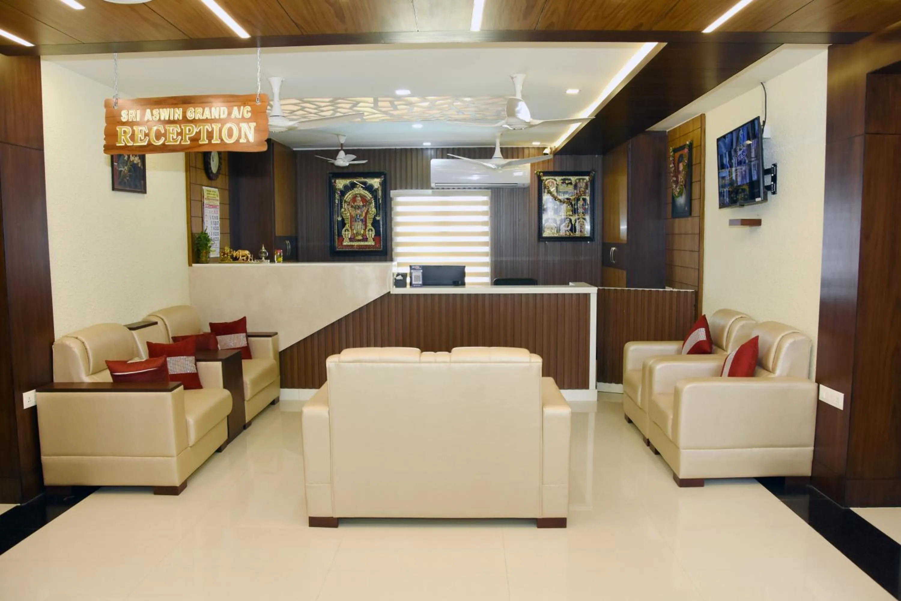 Lobby or reception in Sri Aswin Grand