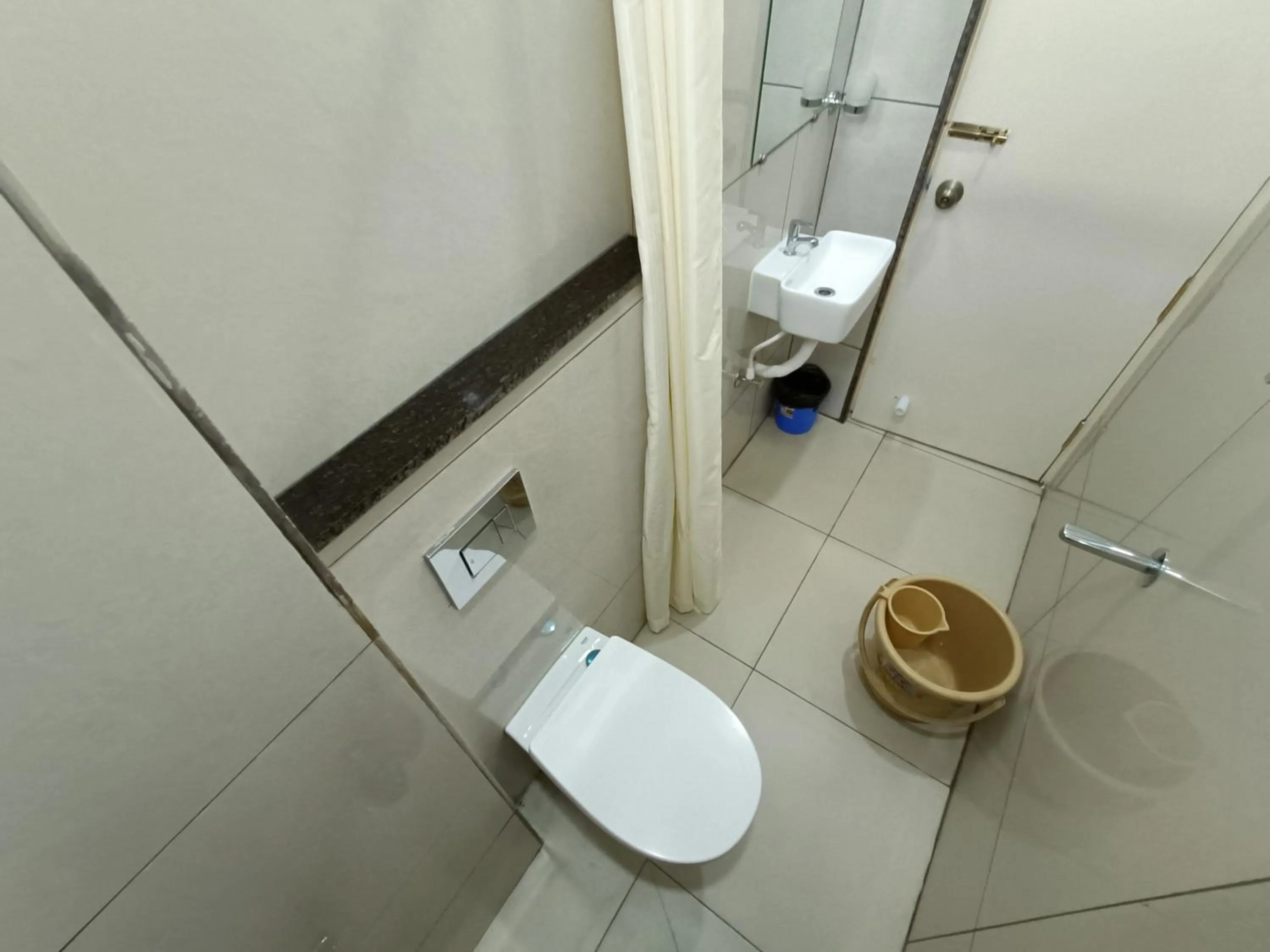 Toilet in Sri Aswin Grand