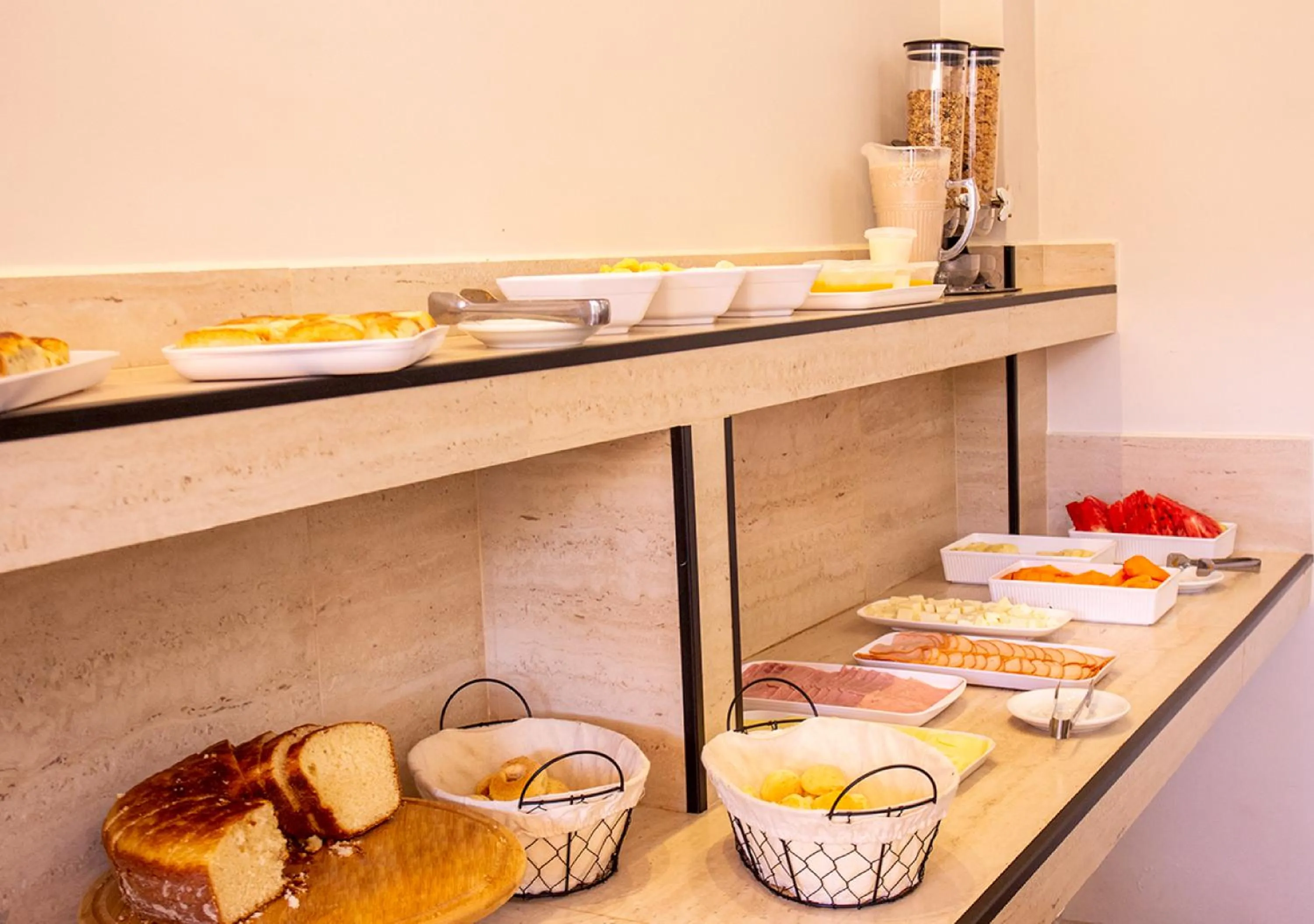 Buffet breakfast in Europa Hotel Brasília by Bsb Inn