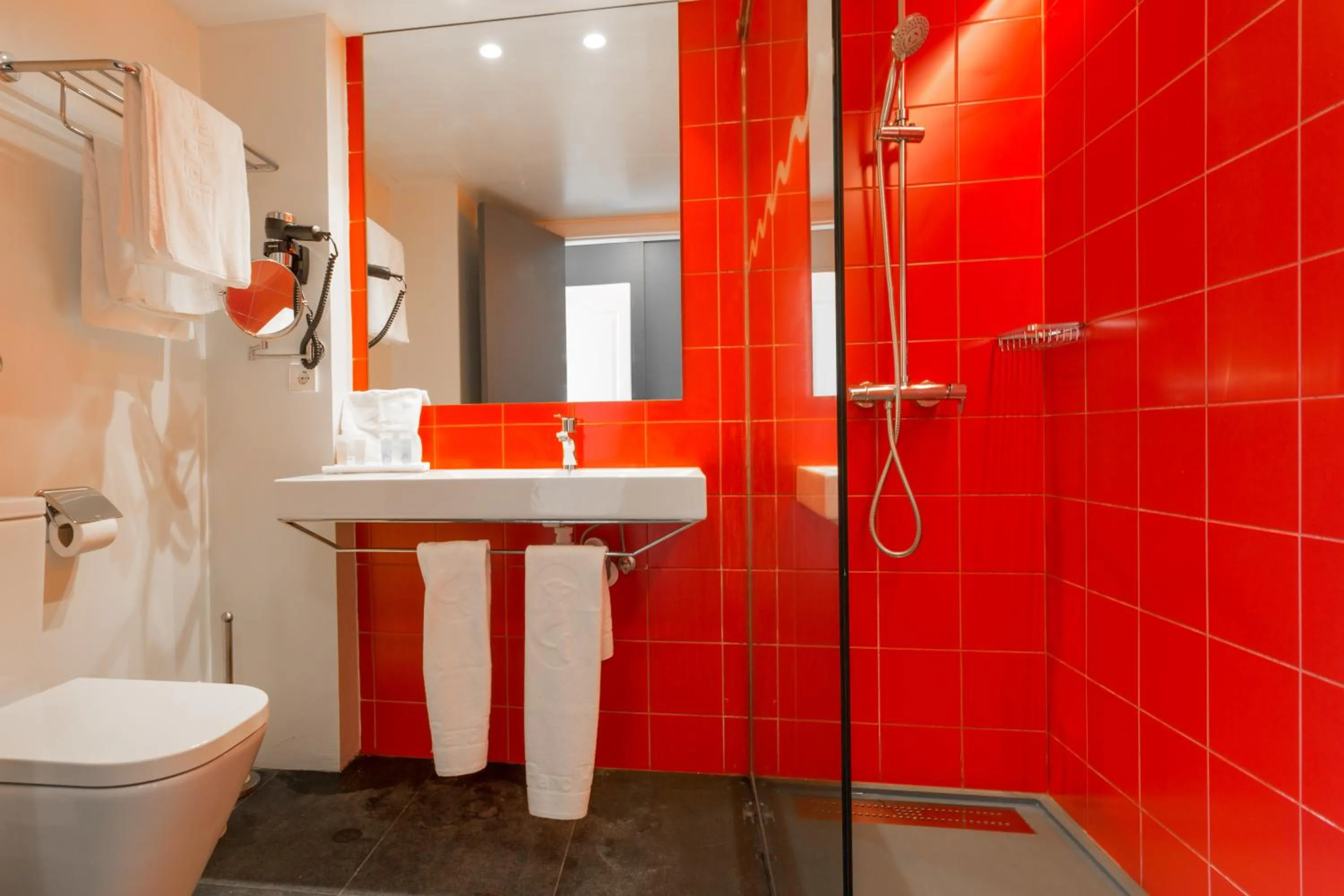 Bathroom in Apartamentos La Kiki