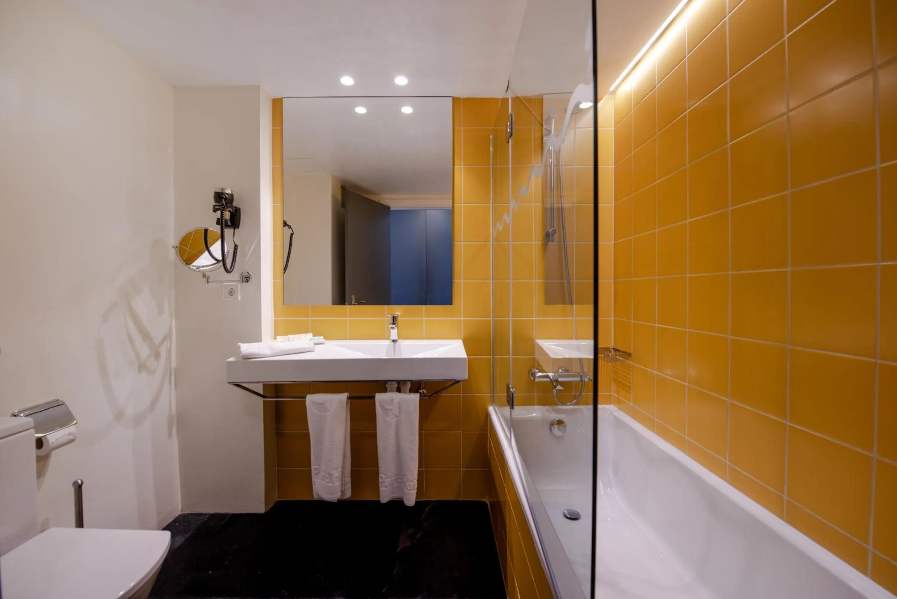 Bathroom in Apartamentos La Kiki