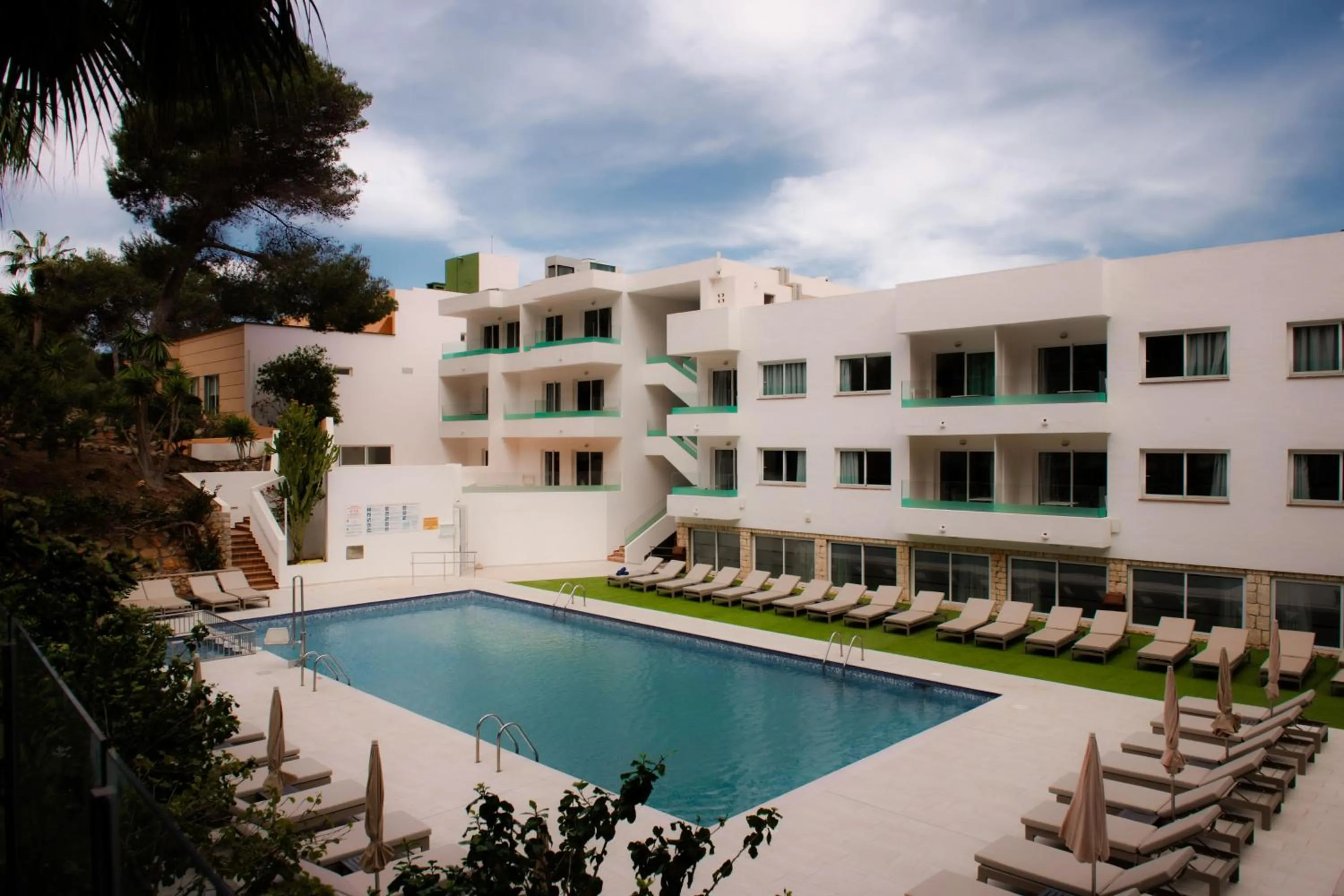 Swimming pool in Hotel El Pinar