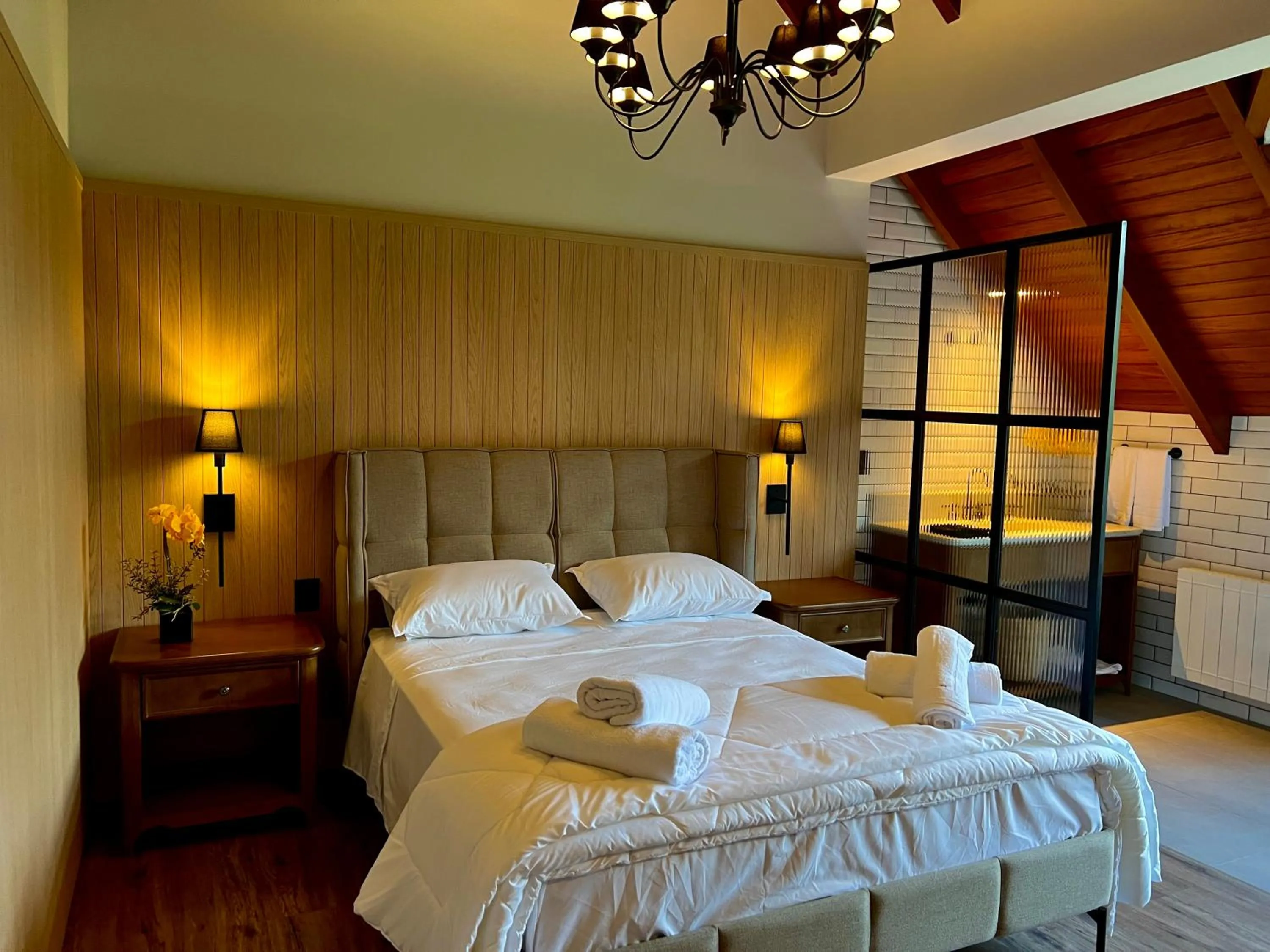 Bedroom, Bed in WoodStone Hotel Fazenda